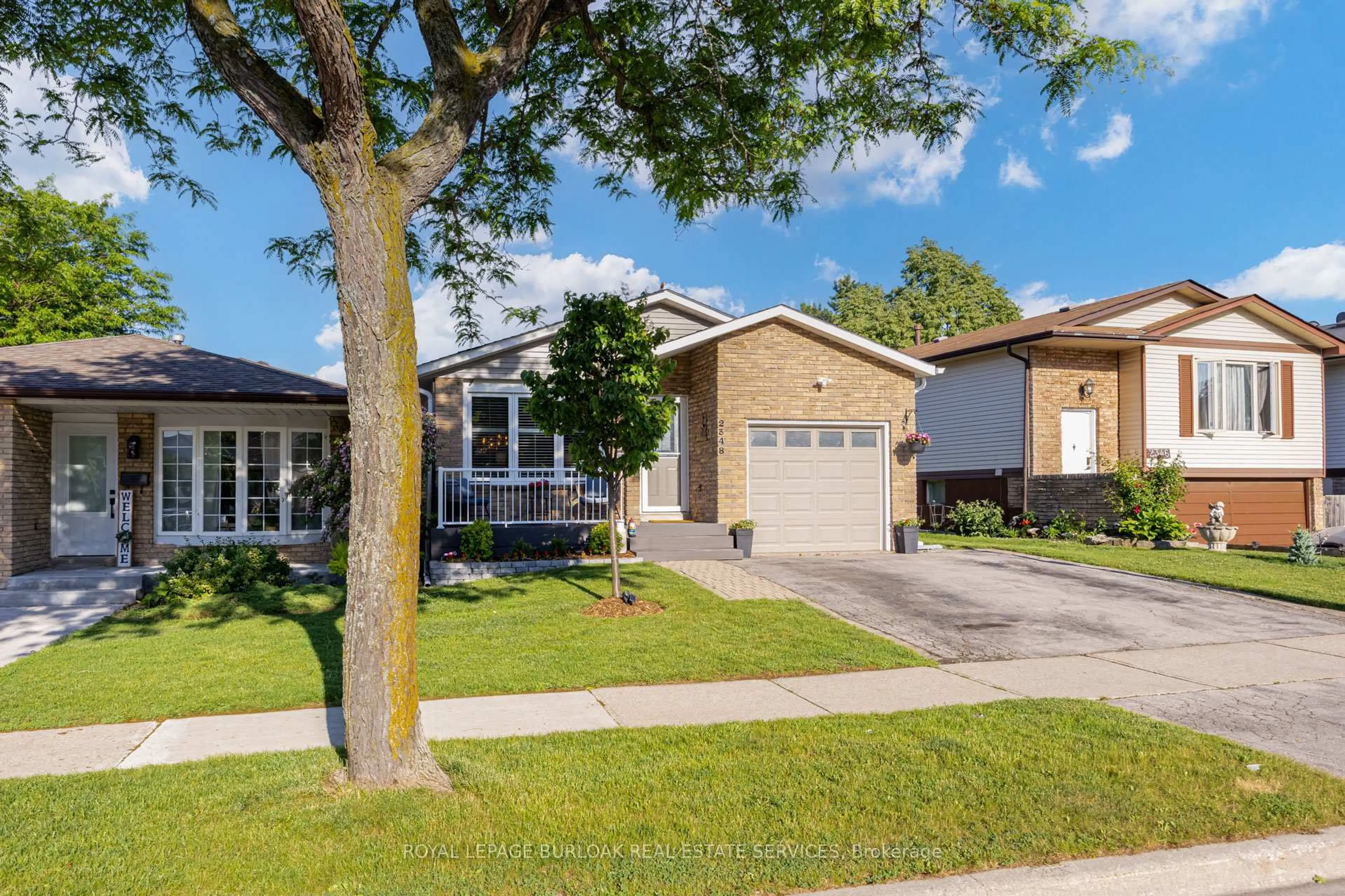 Home with brick exterior material, street for 2348 Malcolm Cres, Burlington Ontario L7P 4H4