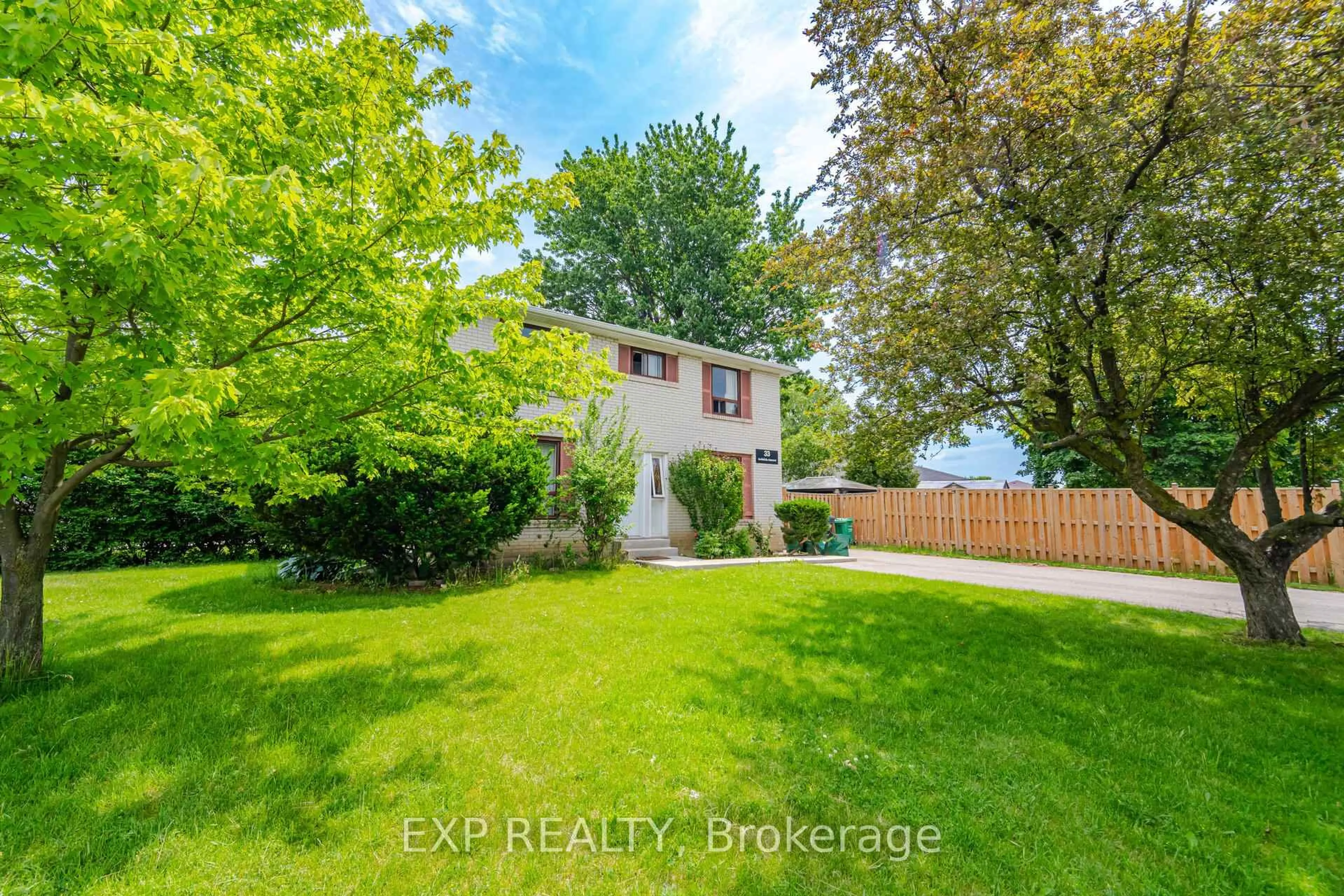 A pic from outside/outdoor area/front of a property/back of a property/a pic from drone, street for 33 Earlsdale Cres, Brampton Ontario L6T 3A7