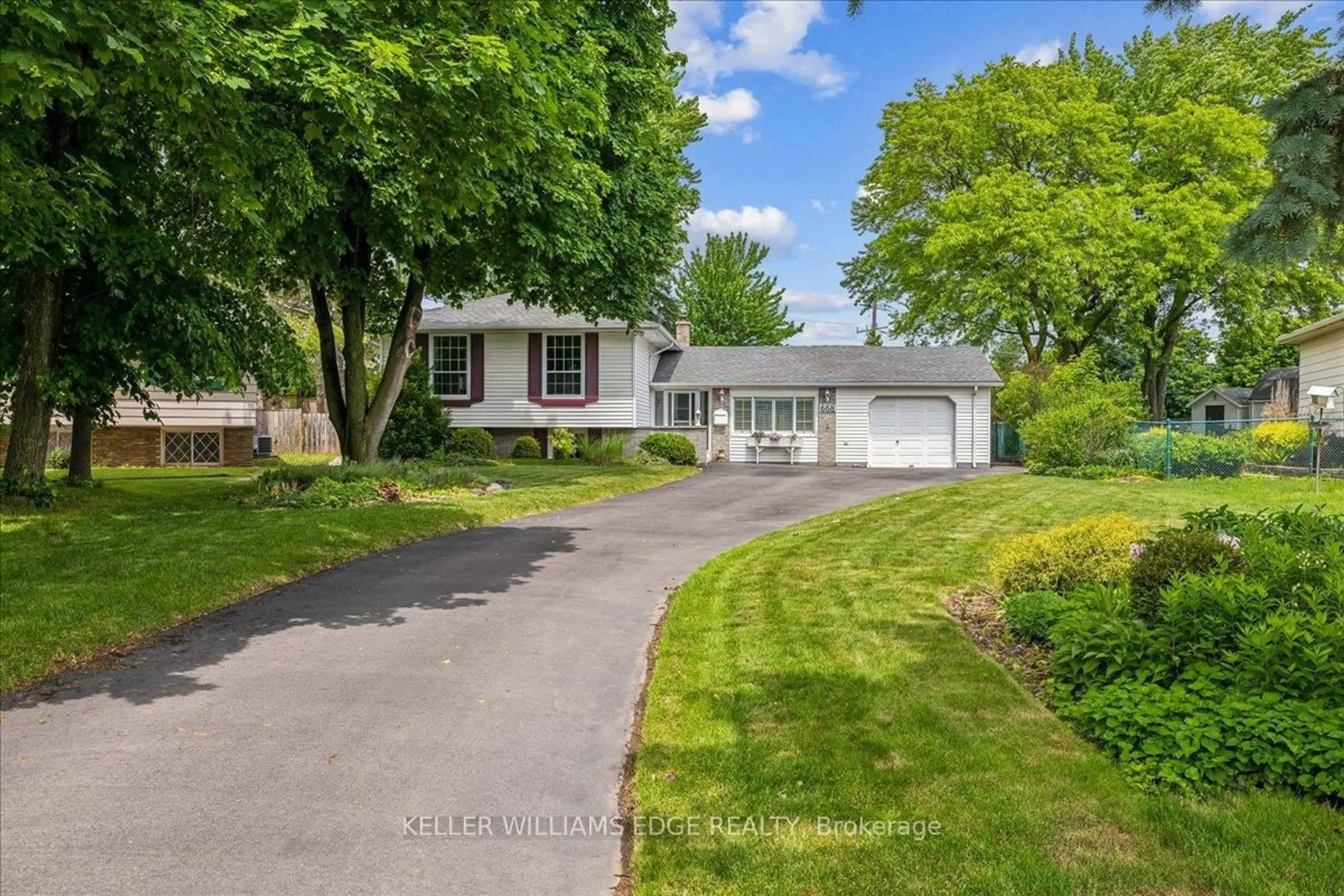 Unknown for 668 Bridle Wood, Burlington Ontario L7L 4E1