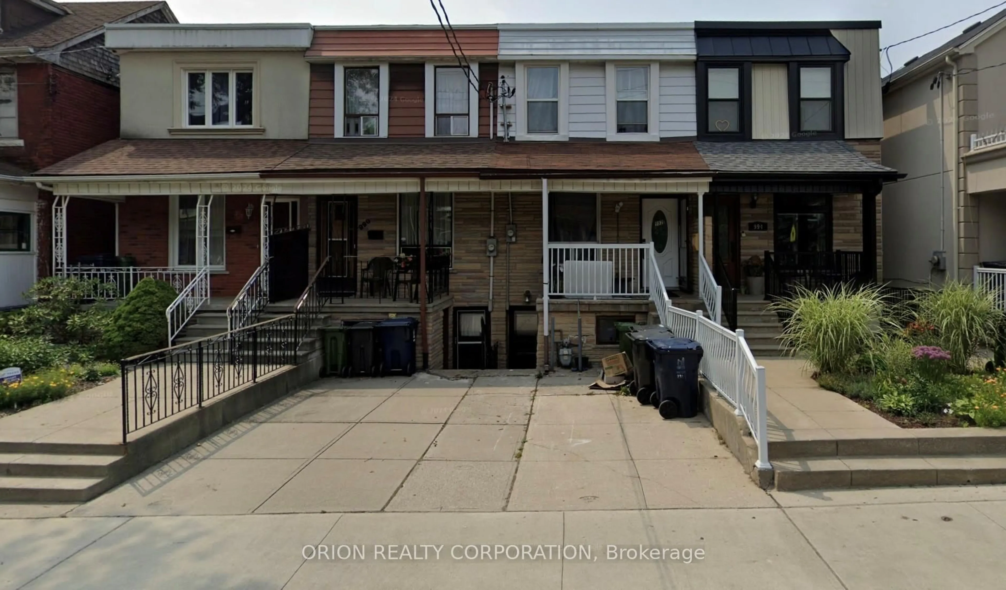 Patio, street for 992 Shaw St, Toronto Ontario M6G 3M8