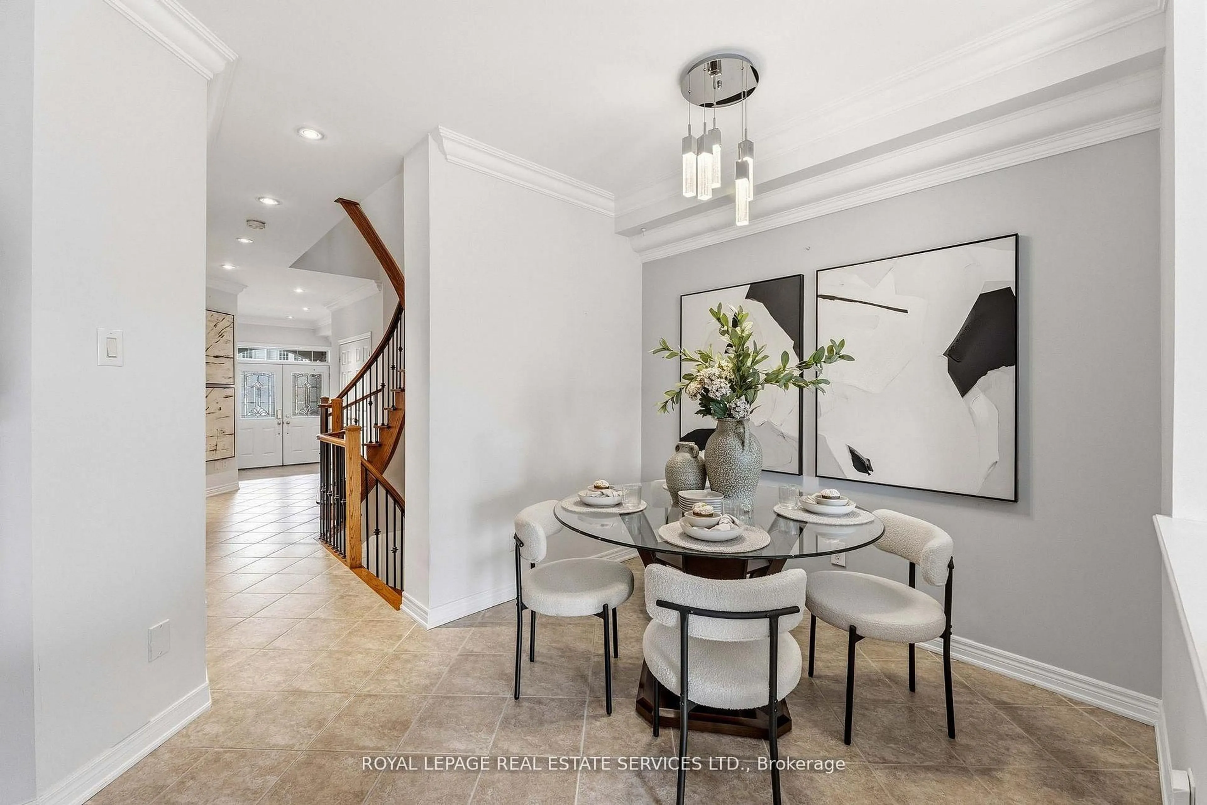 Dining room, unknown for 2460 Springforest Dr, Oakville Ontario L6M 0A1