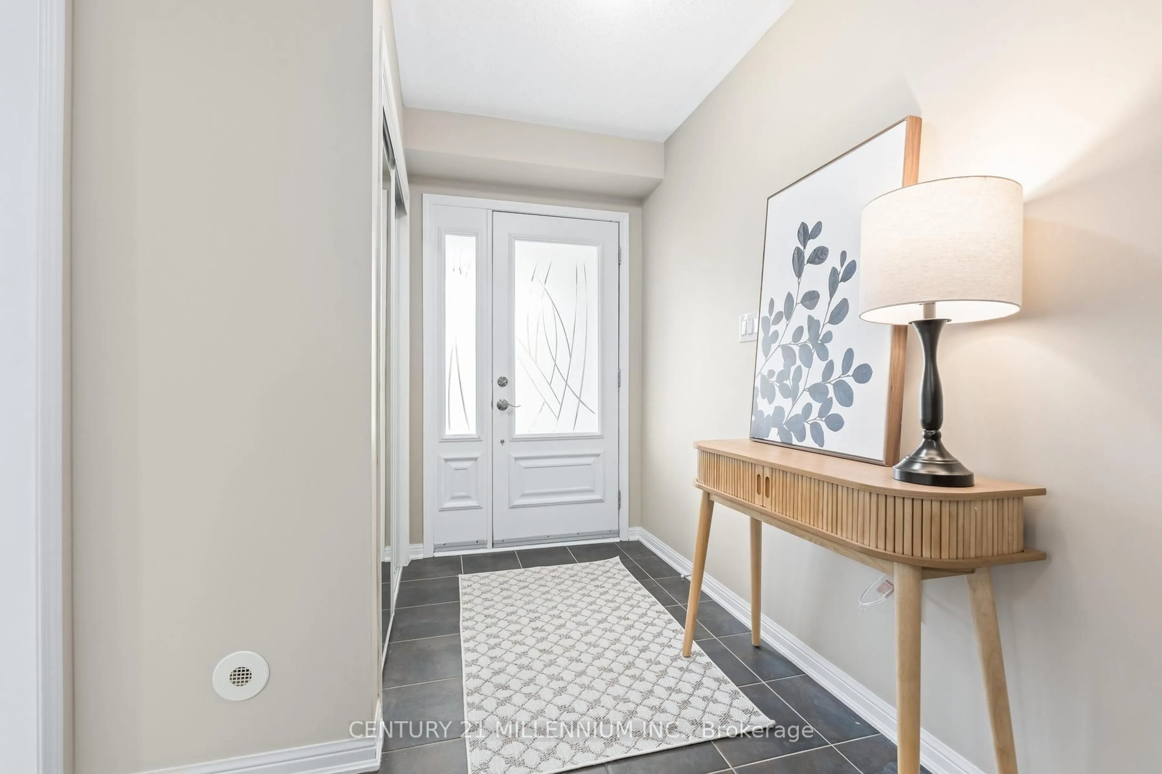 Indoor entryway for 699 Cargill Path, Milton Ontario L9T 0G2