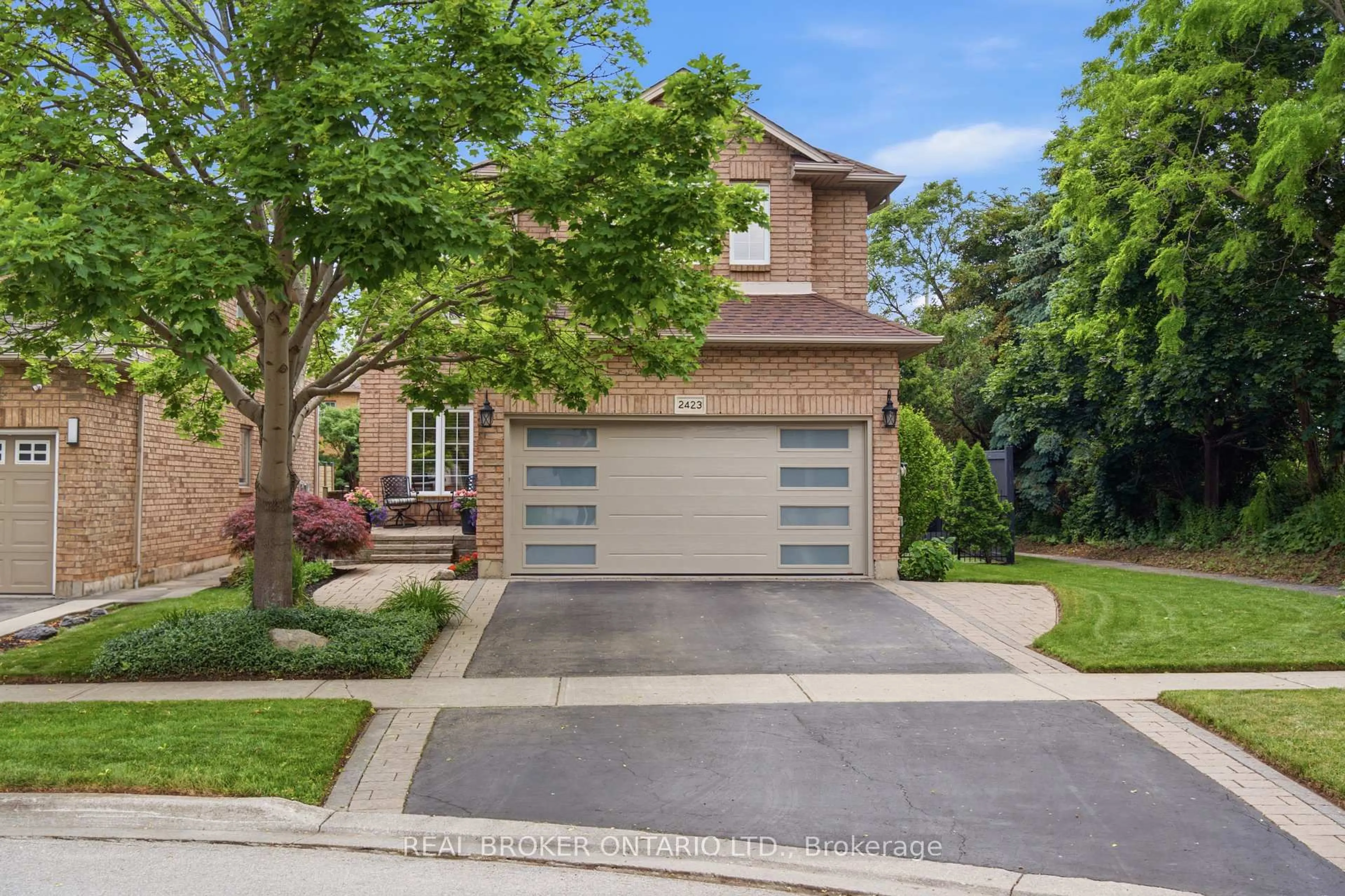 Home with brick exterior material, street for 2423 Valley Heights Cres, Oakville Ontario L6H 6X2