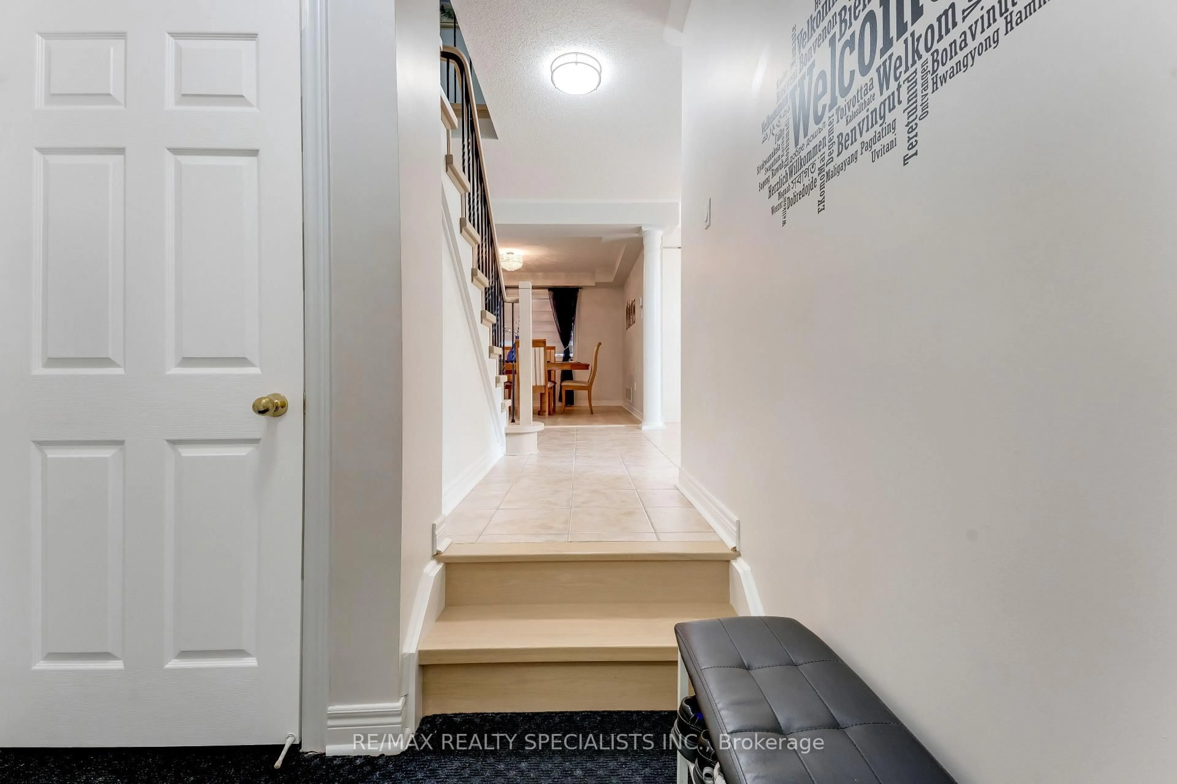 Indoor entryway for 54 Red Plant Cres, Brampton Ontario L7A 1V8