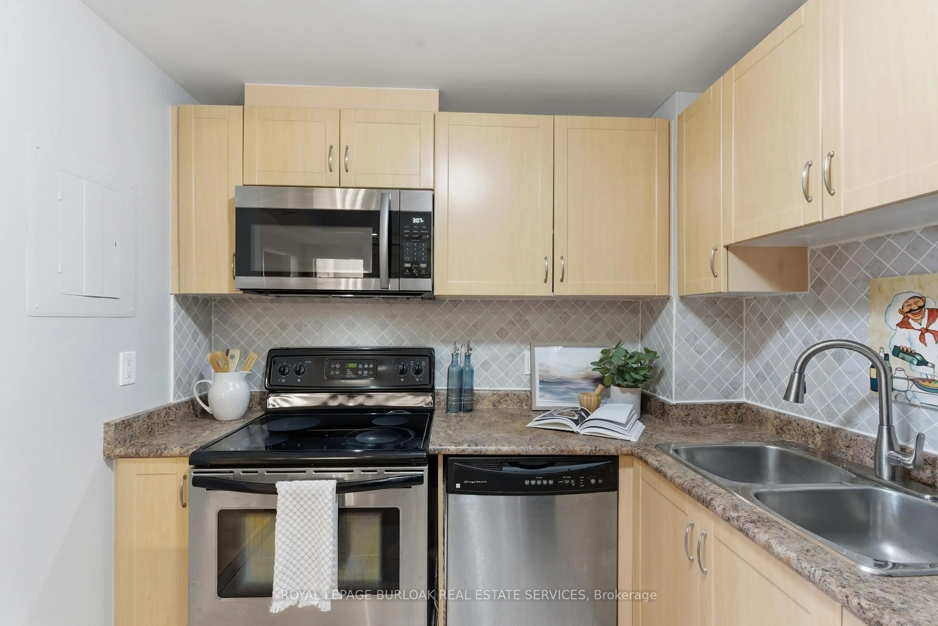Standard kitchen, unknown for 6720 Glen Erin Dr #312, Mississauga Ontario L5N 3K8