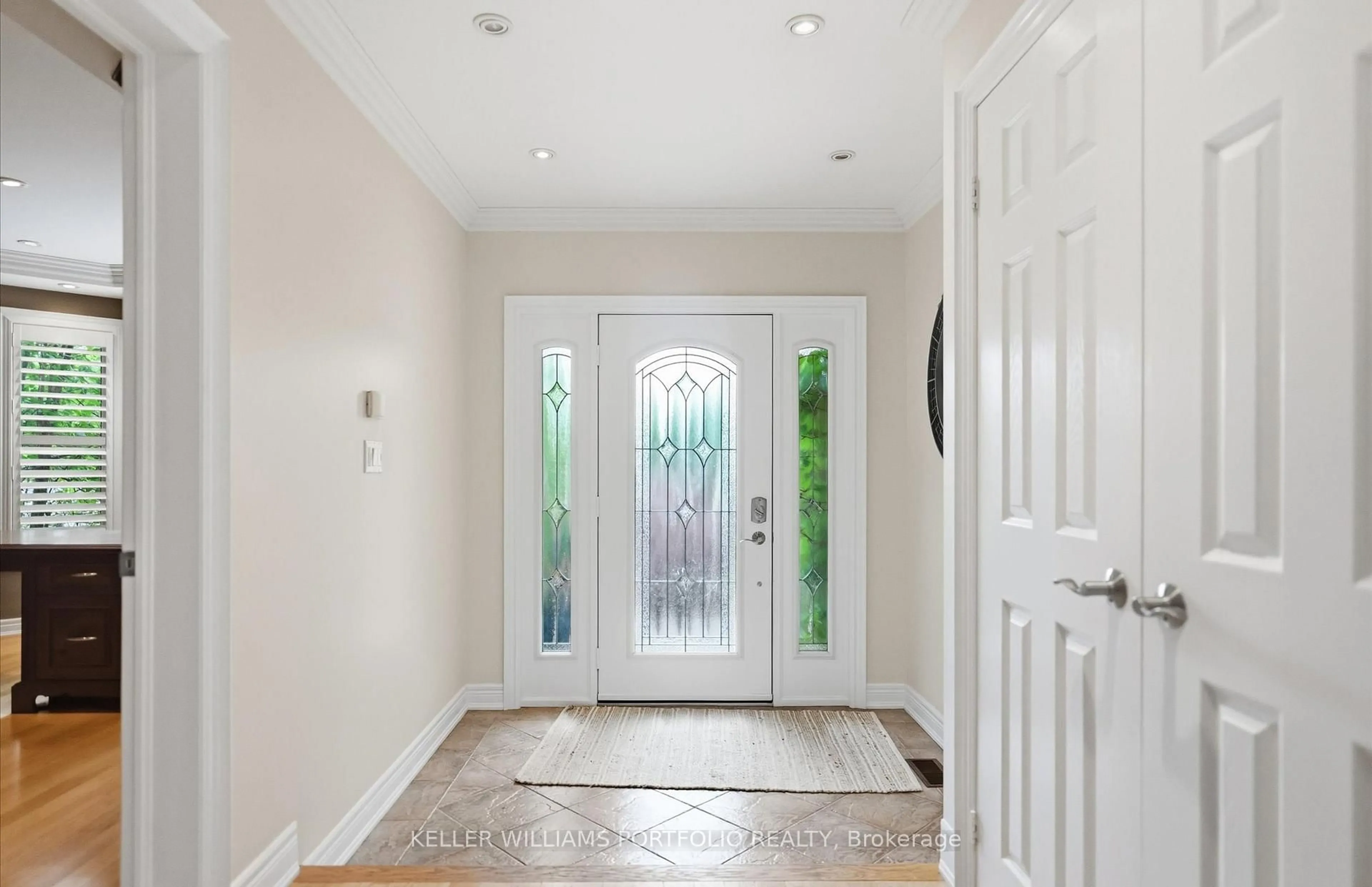 Indoor entryway for 1175 Forest Trail Pl, Oakville Ontario L6M 3H7