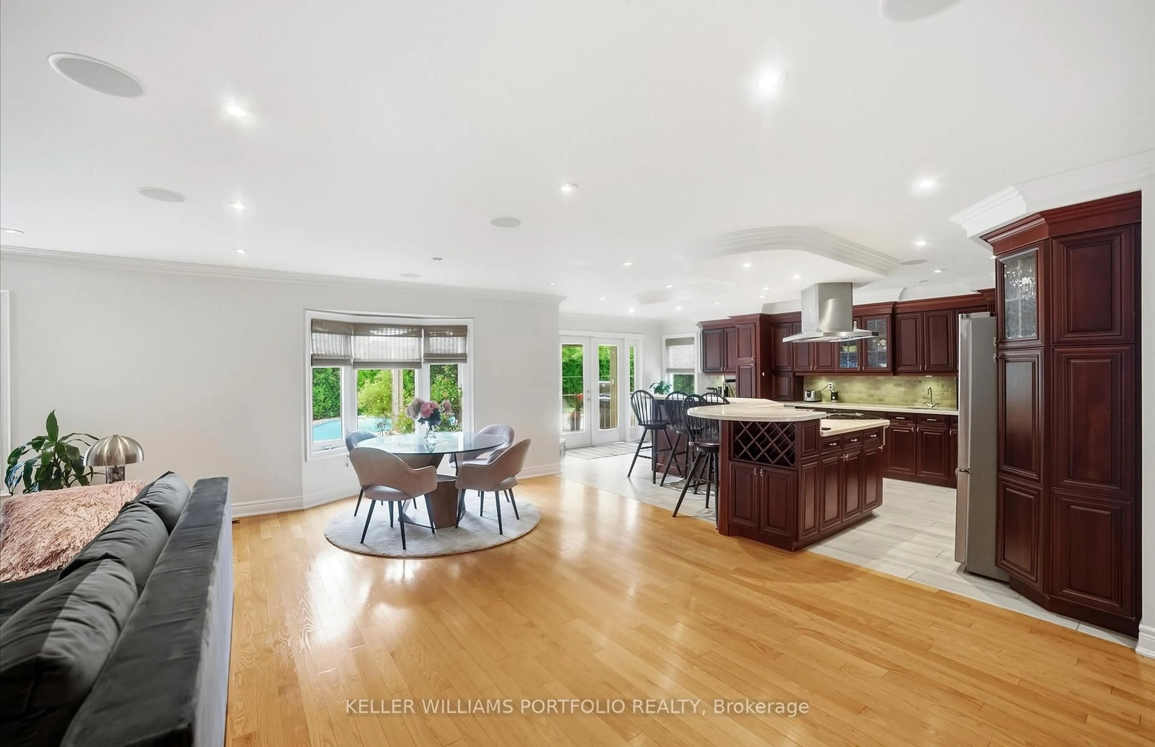 Open concept kitchen, unknown for 1175 Forest Trail Pl, Oakville Ontario L6M 3H7