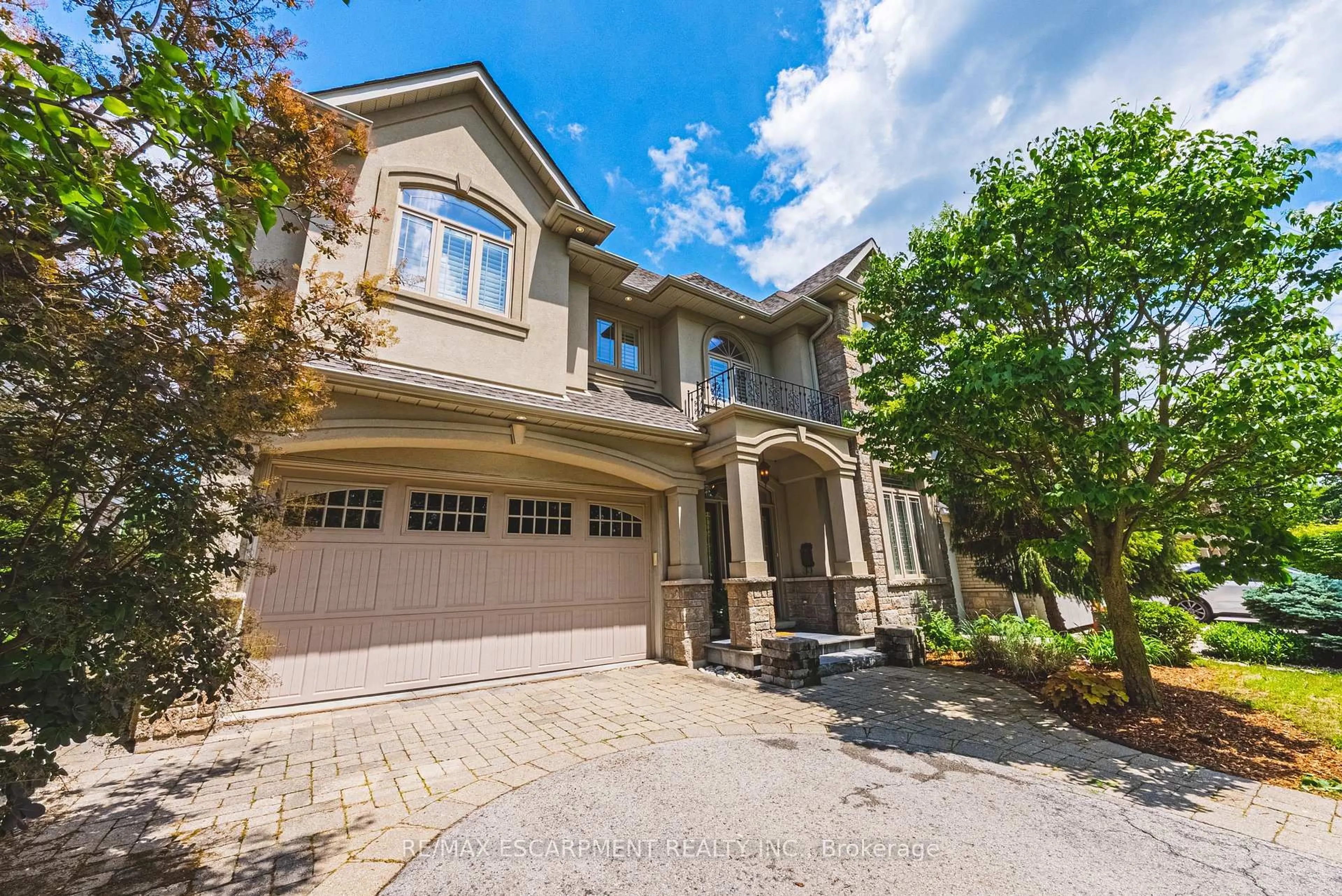 Home with brick exterior material, street for 1047 St Matthews Ave, Burlington Ontario L7T 2J3