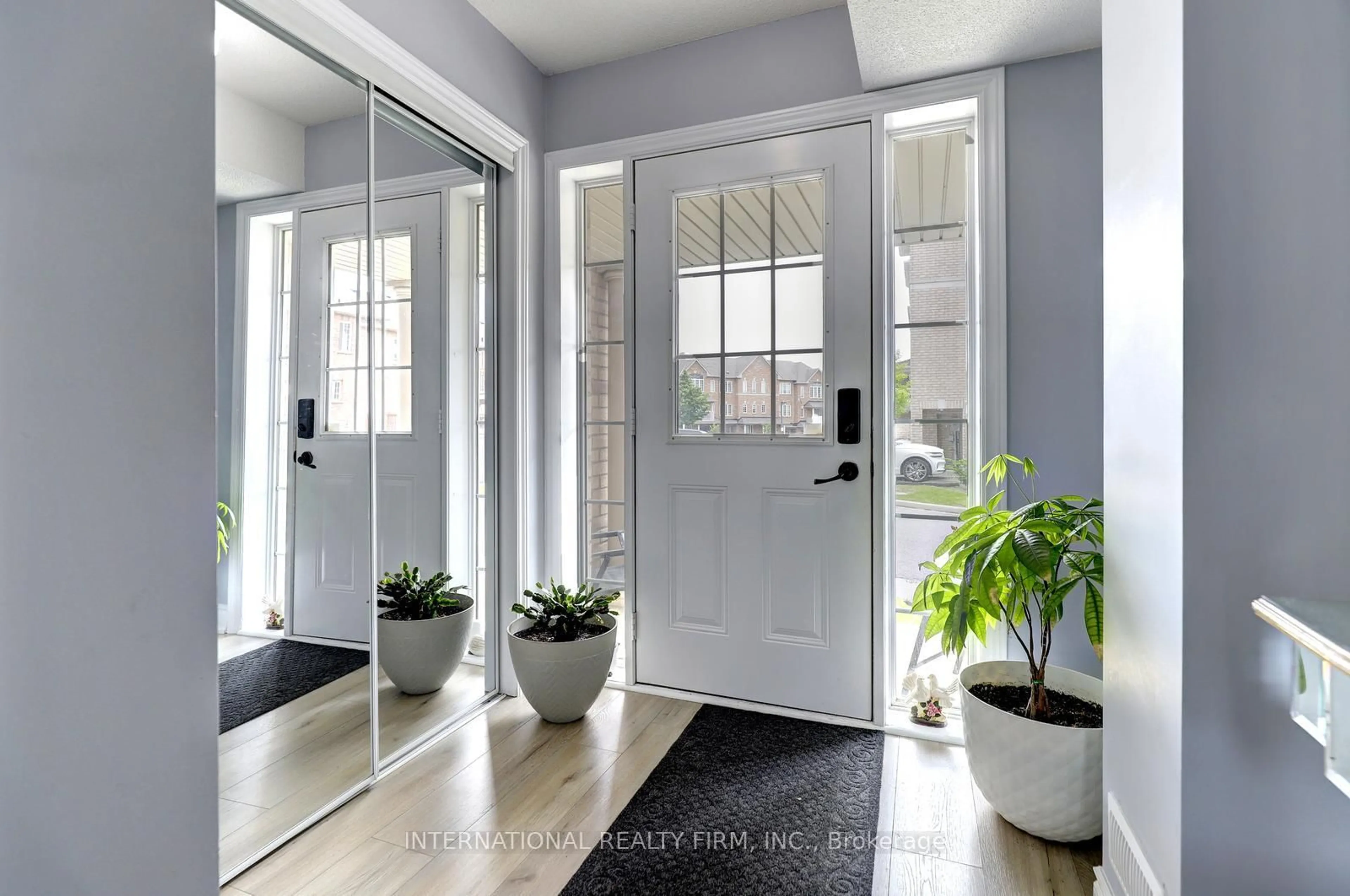 Indoor entryway for 56 Arizona Dr, Brampton Ontario L6Y 0R6