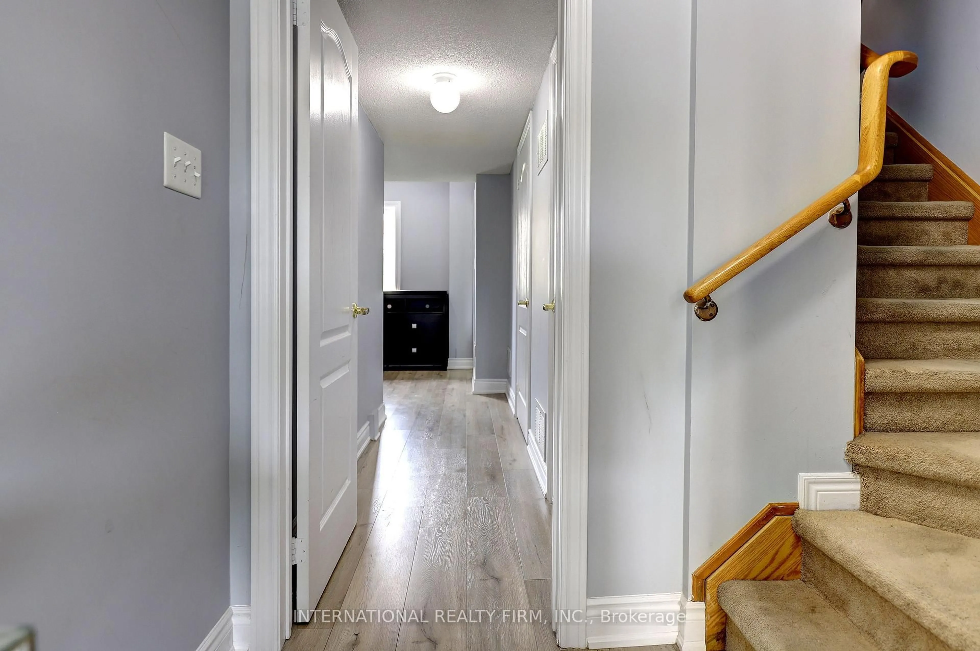 Indoor entryway for 56 Arizona Dr, Brampton Ontario L6Y 0R6