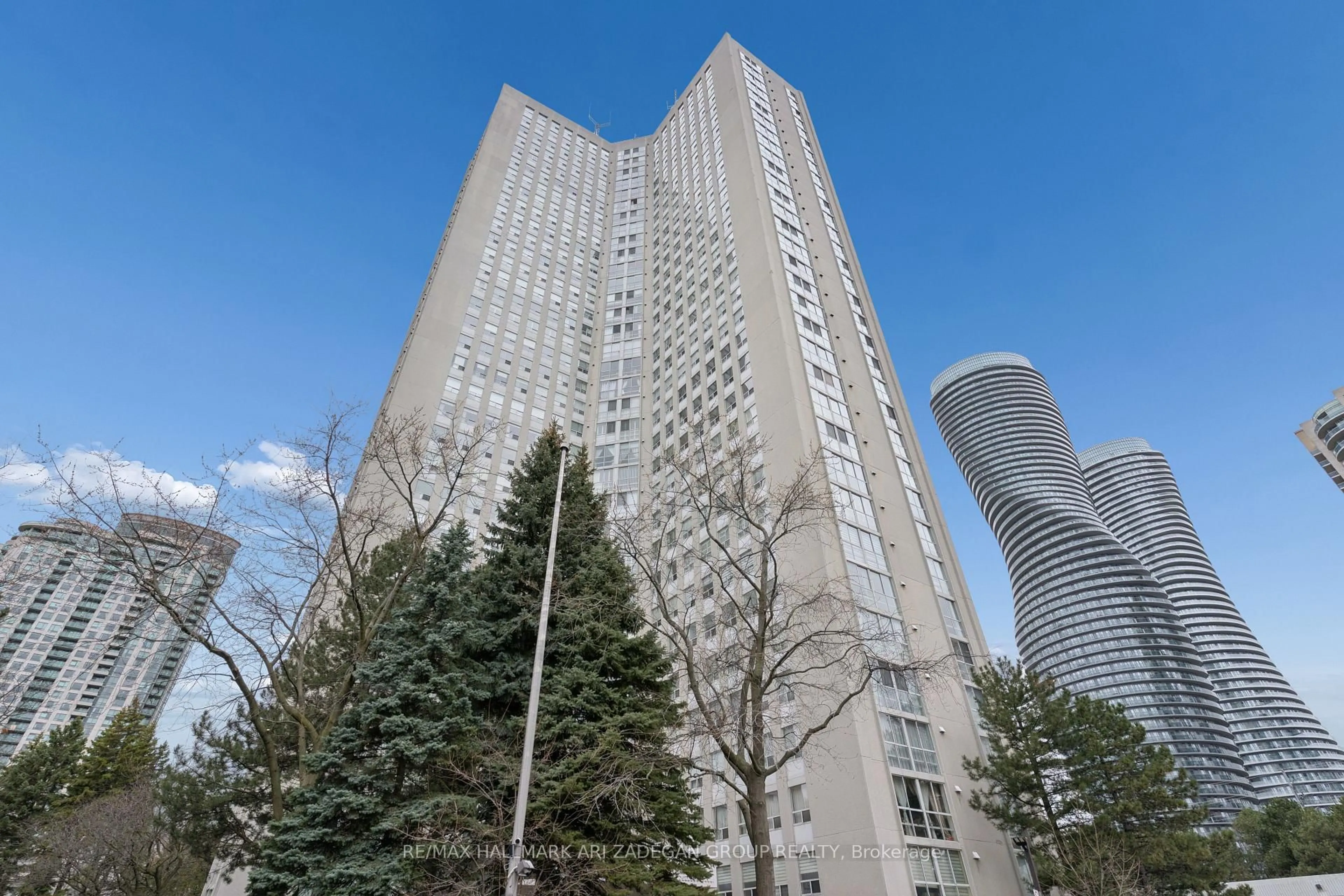 Unknown for 3650 Kaneff Cres #2704, Mississauga Ontario L5A 4A1