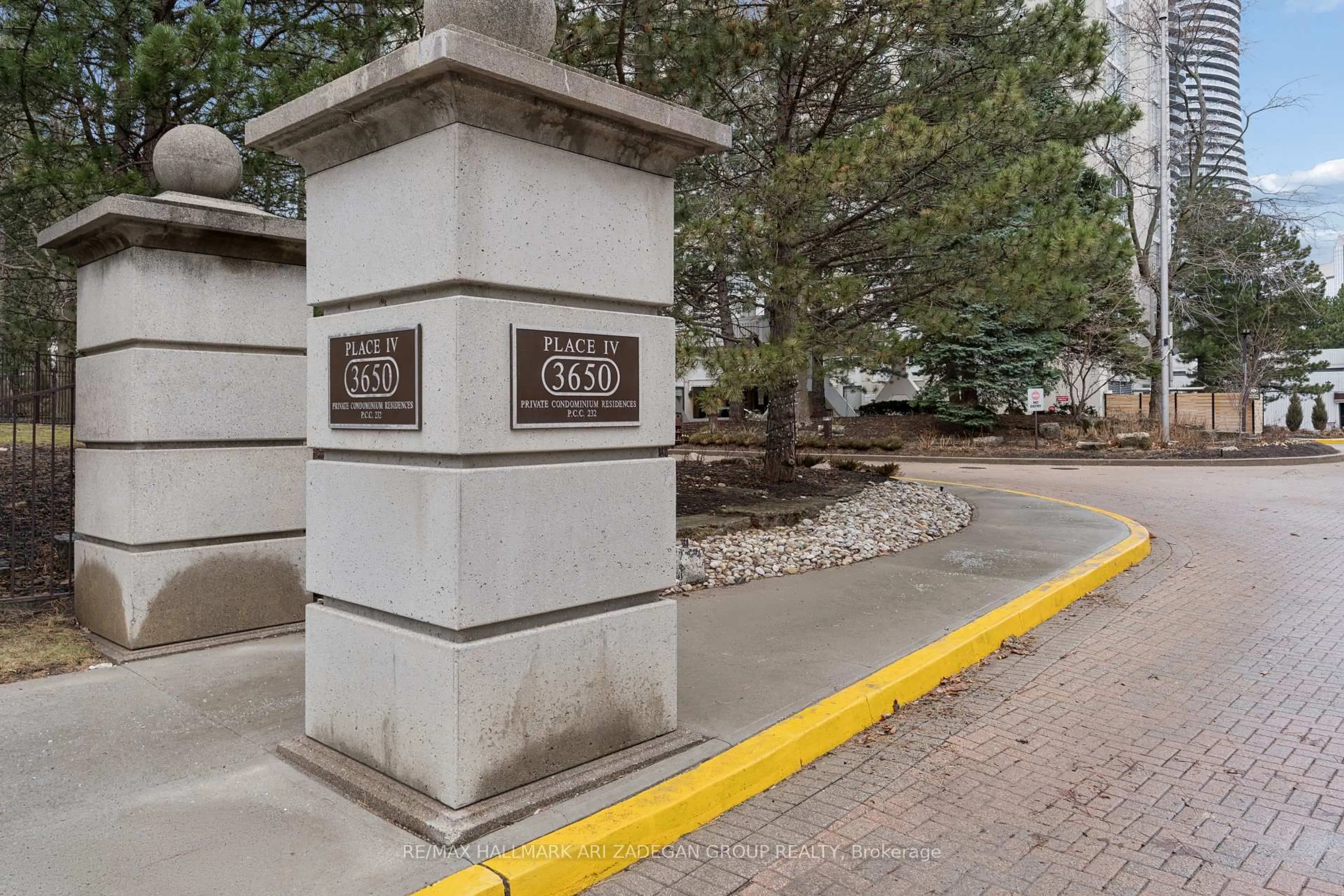 Unknown for 3650 Kaneff Cres #2704, Mississauga Ontario L5A 4A1