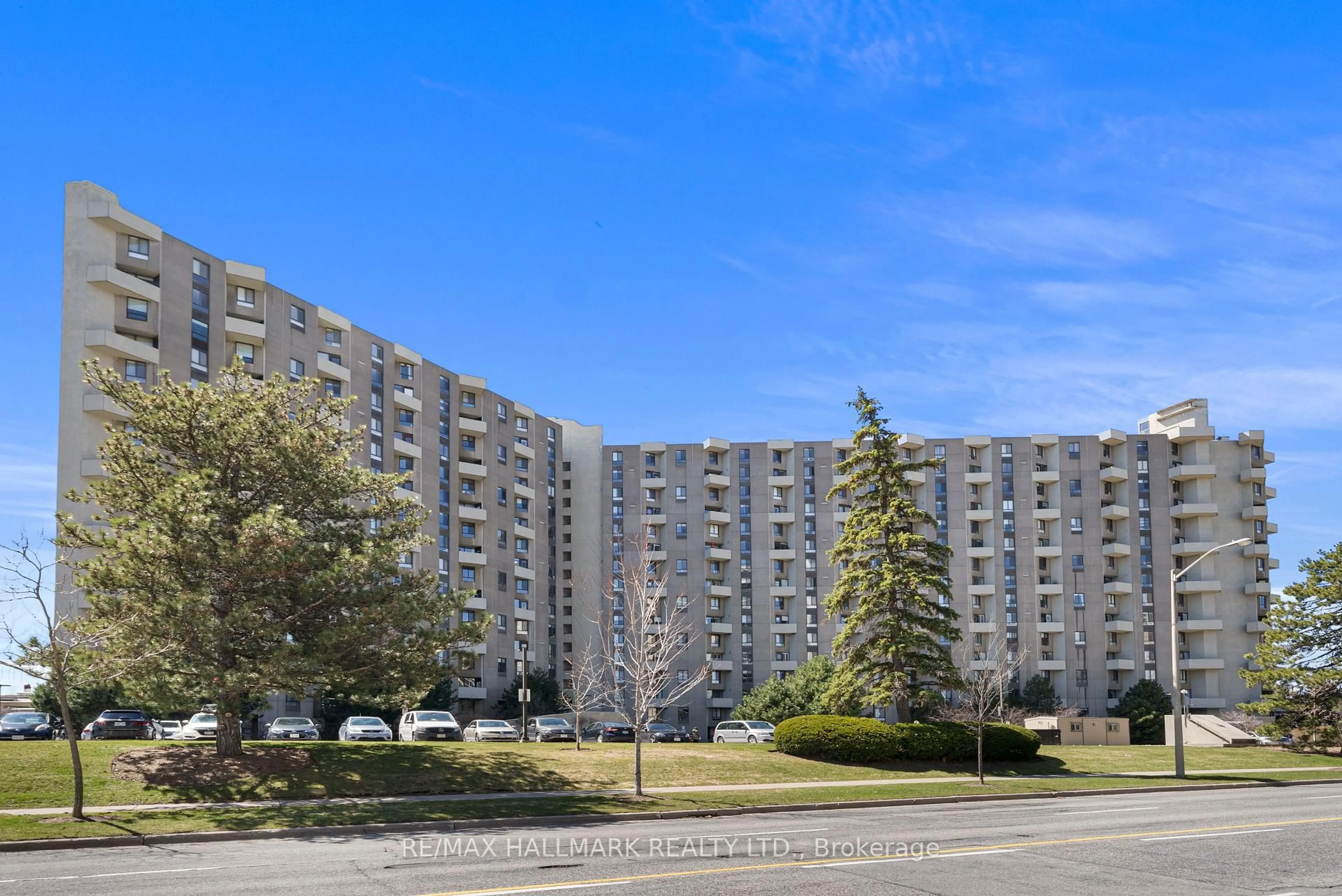 Patio, street for 296 Mill Rd #PH1, Toronto Ontario M9C 4X8