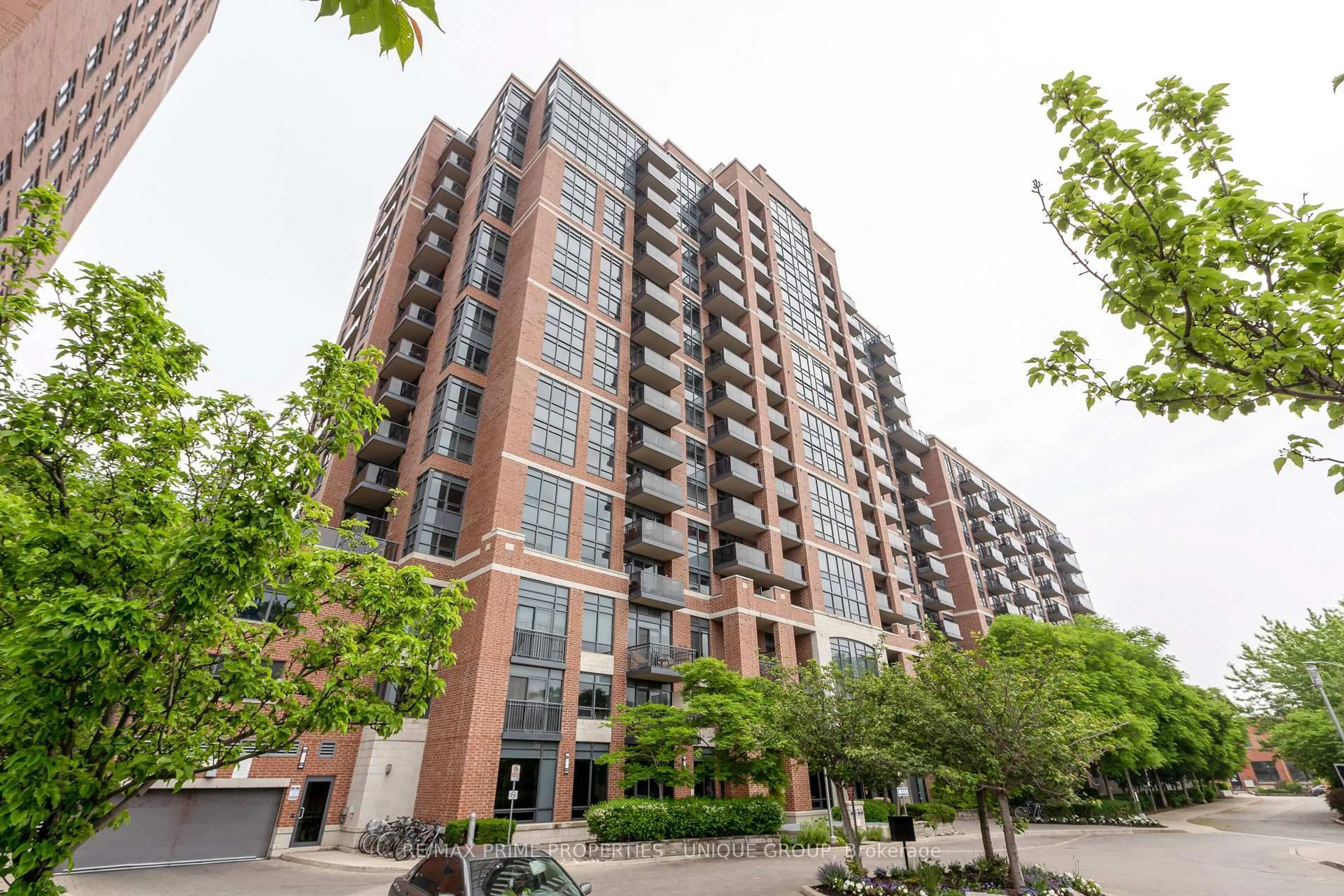 Patio, building for 61 Heintzman St #908, Toronto Ontario M6P 5A2