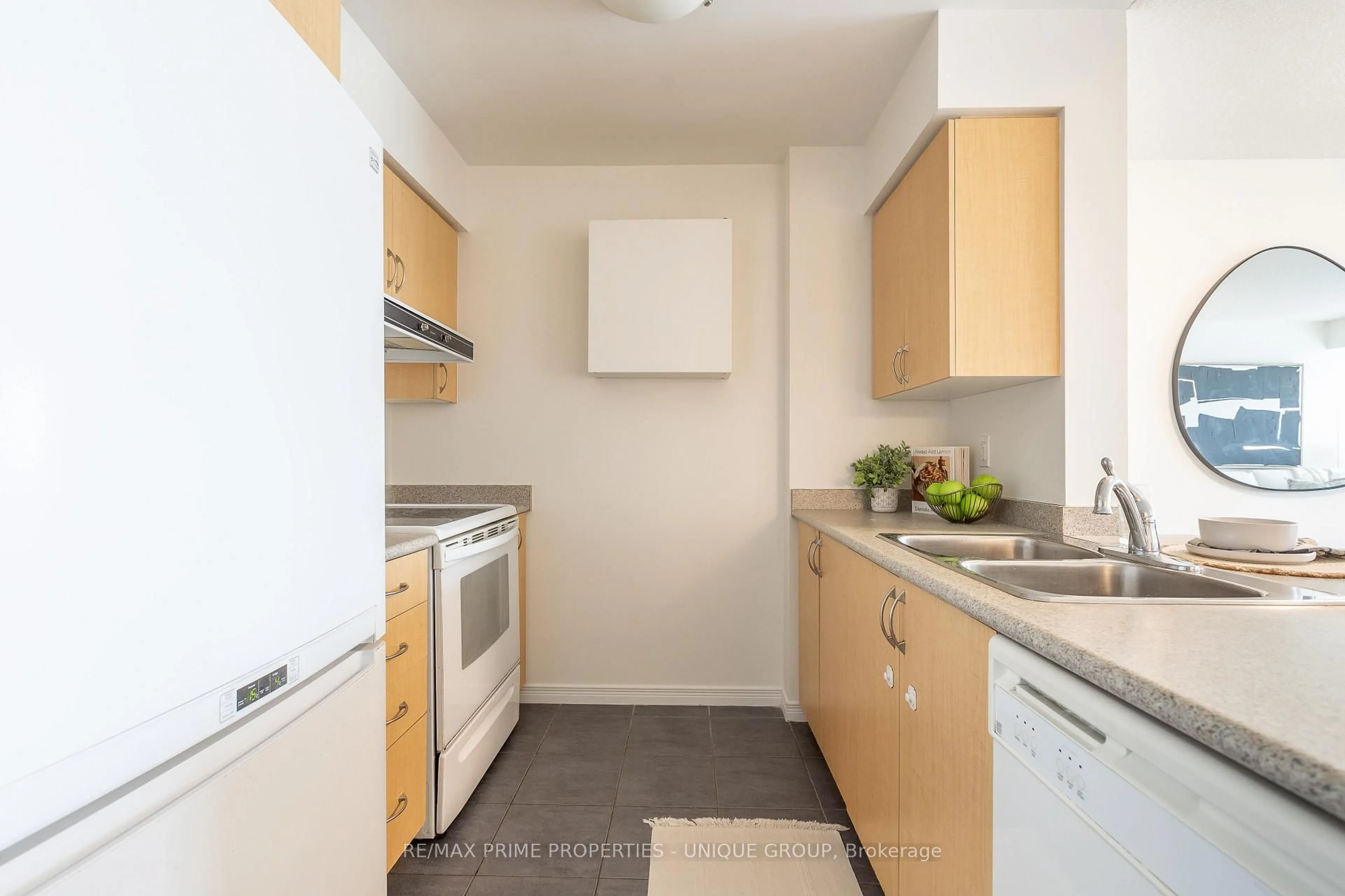 Standard kitchen, unknown for 61 Heintzman St #908, Toronto Ontario M6P 5A2