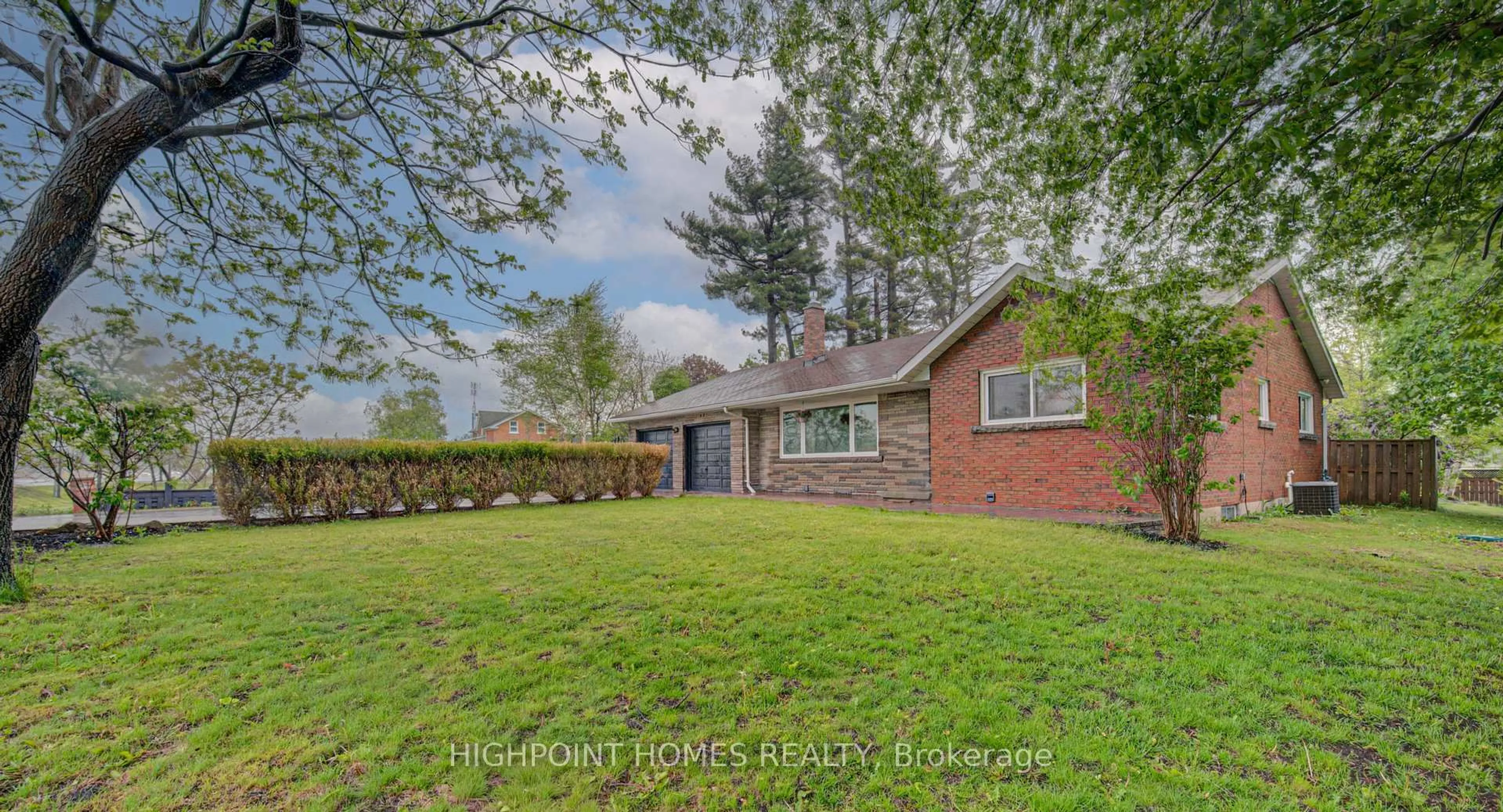A pic from outside/outdoor area/front of a property/back of a property/a pic from drone, street for 5438 Trafalgar Rd, Milton Ontario L9E 0Y8
