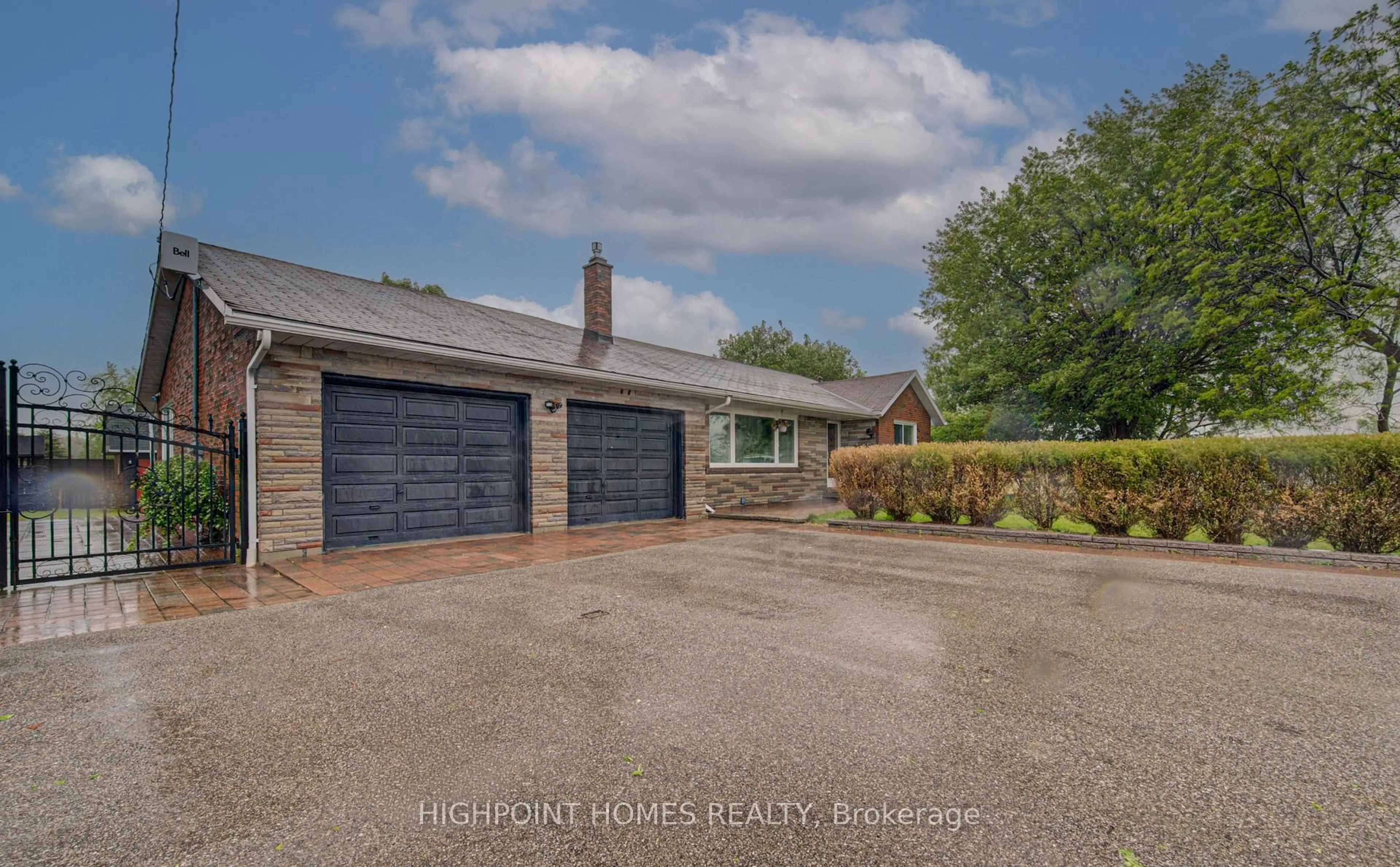 A pic from outside/outdoor area/front of a property/back of a property/a pic from drone, street for 5438 Trafalgar Rd, Milton Ontario L9E 0Y8