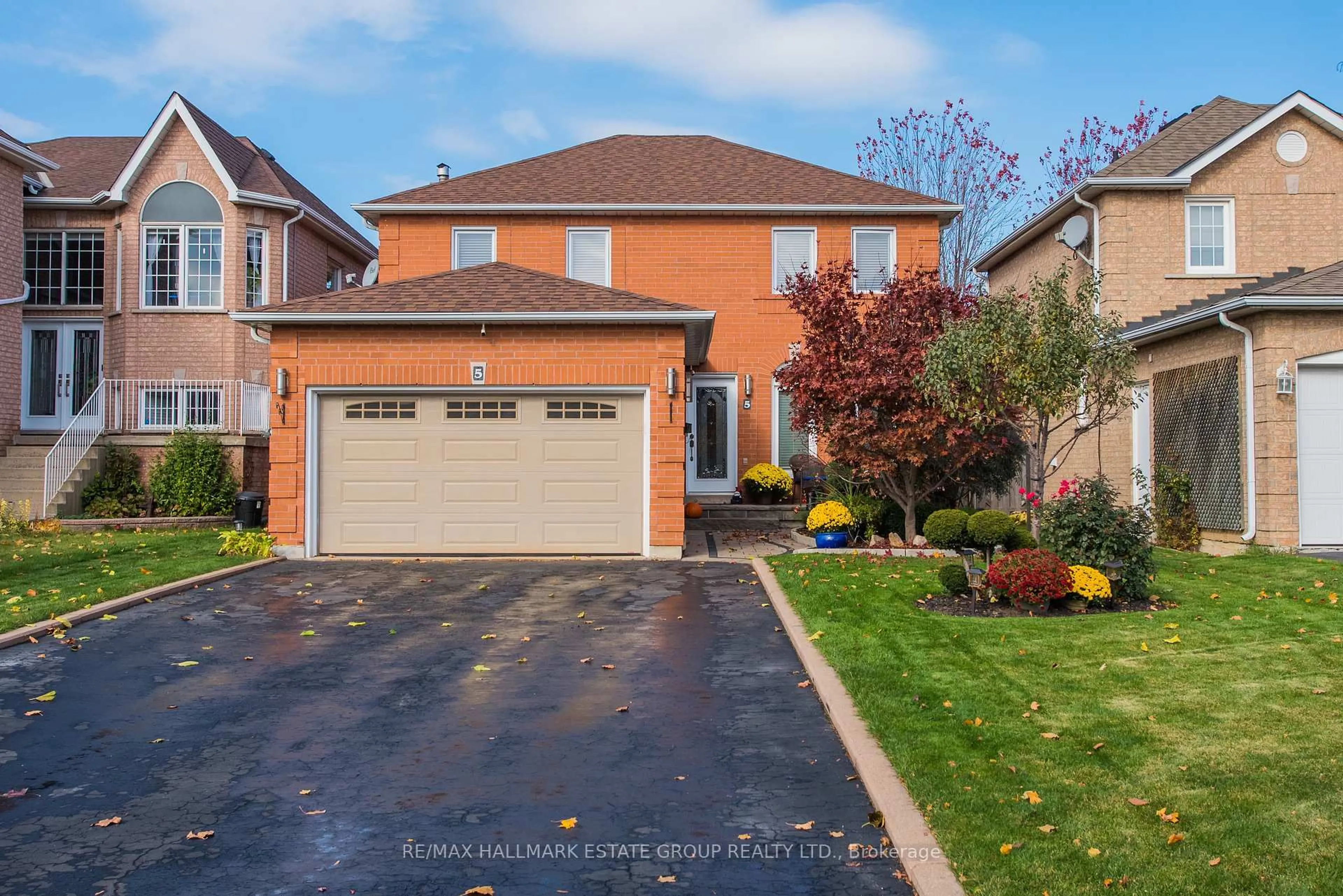 Home with brick exterior material, street for 5 Cochrane Ave, Brampton Ontario L6Z 4H8