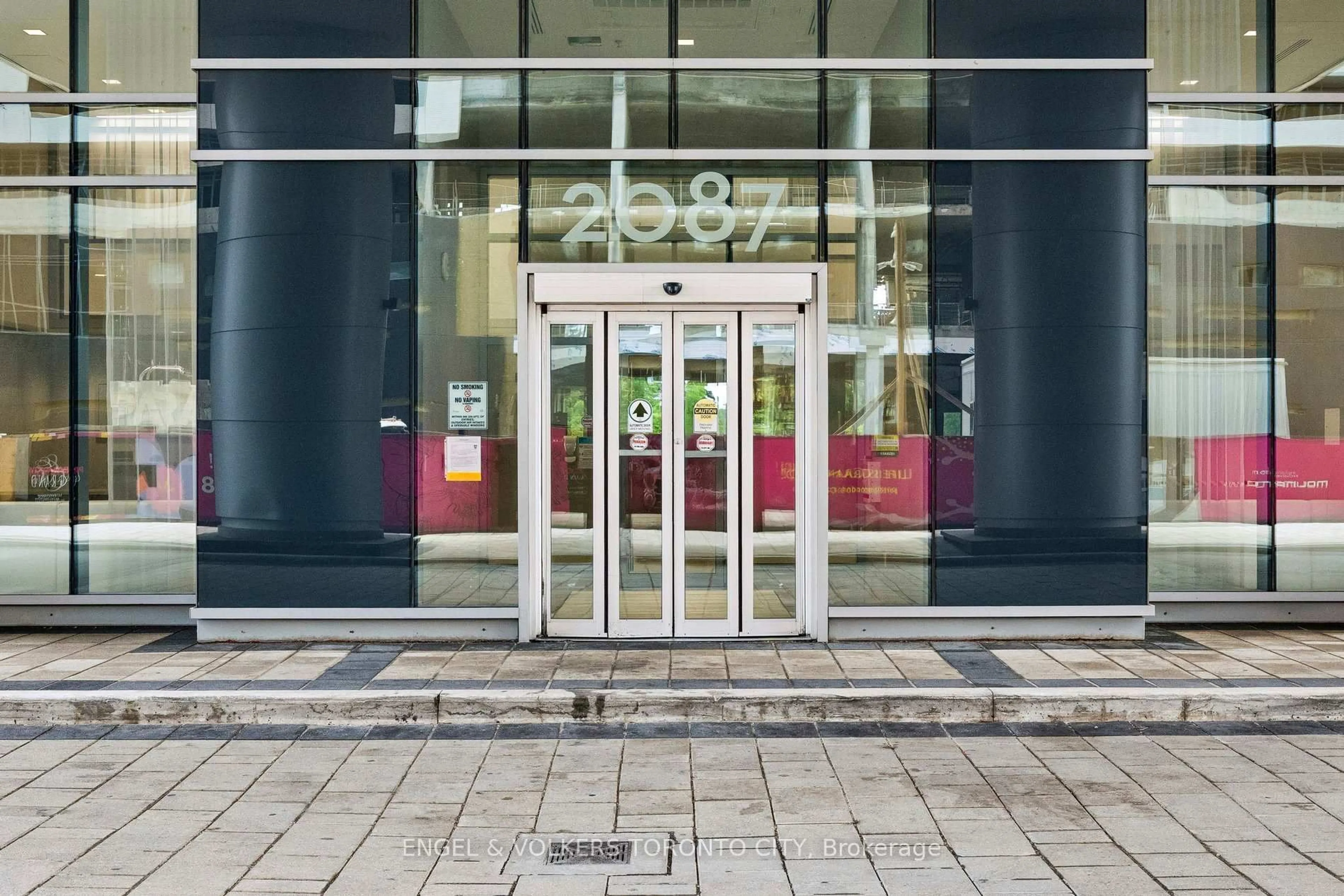 Indoor foyer for 2087 Fairview St #1404, Burlington Ontario L7R 0E5