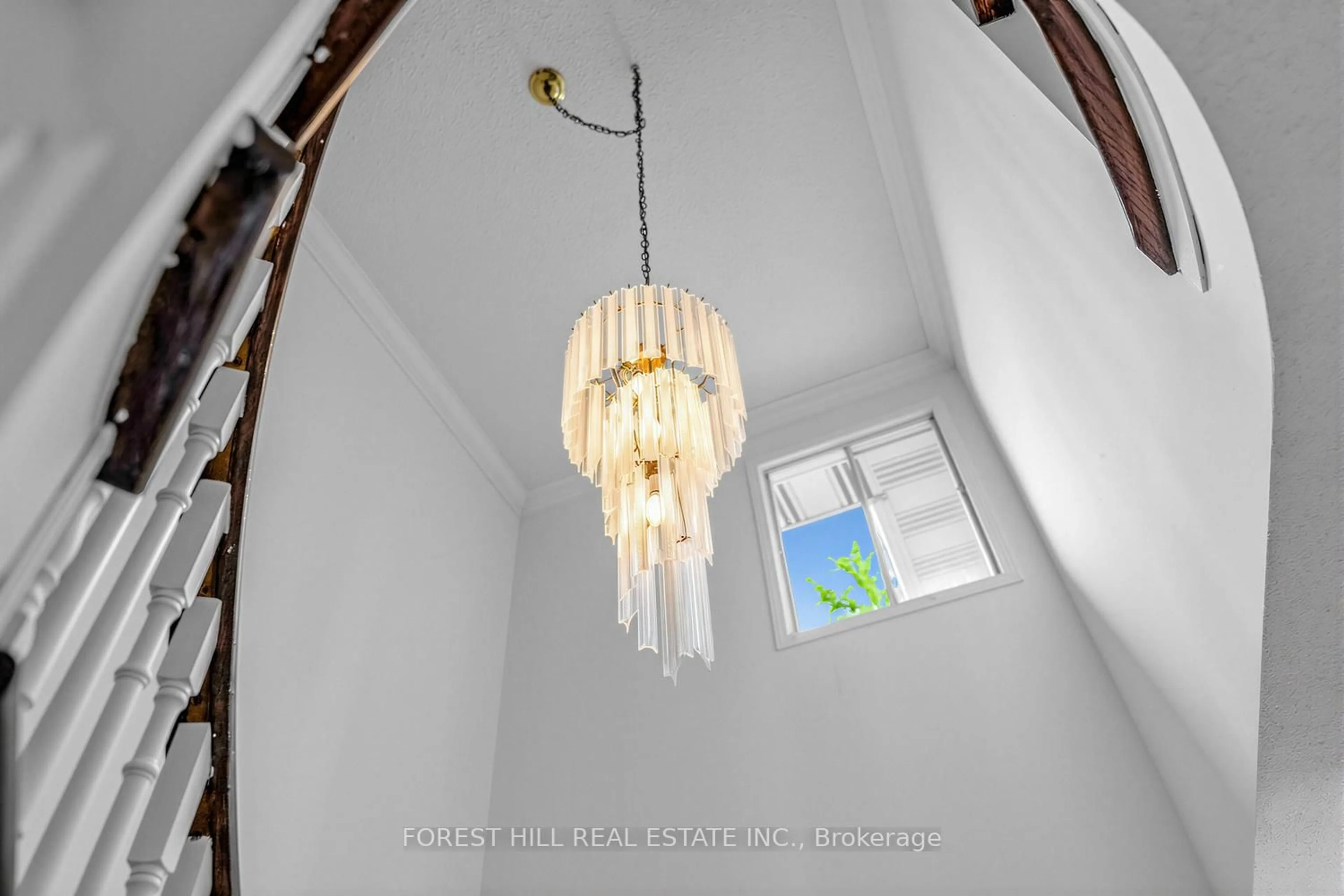 Indoor foyer for 4198 Powderhorn Cres, Mississauga Ontario L5L 3B9