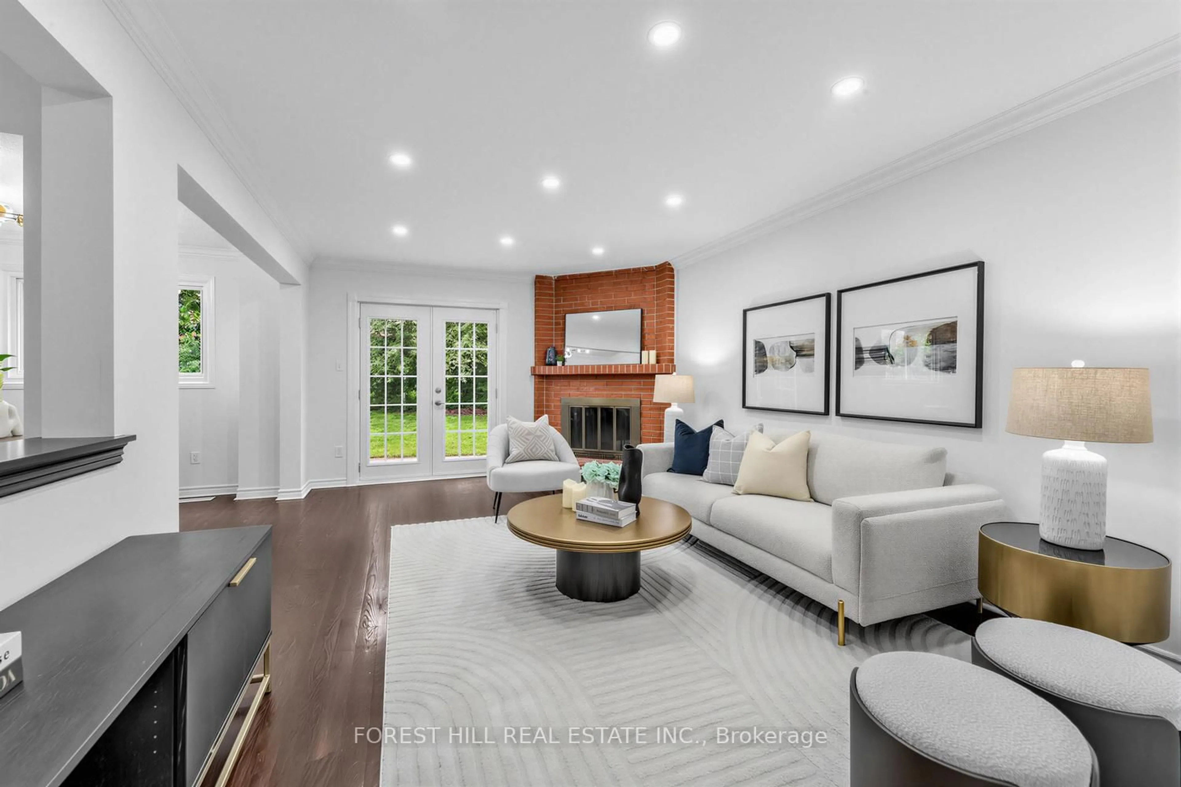 Living room with furniture, unknown for 4198 Powderhorn Cres, Mississauga Ontario L5L 3B9