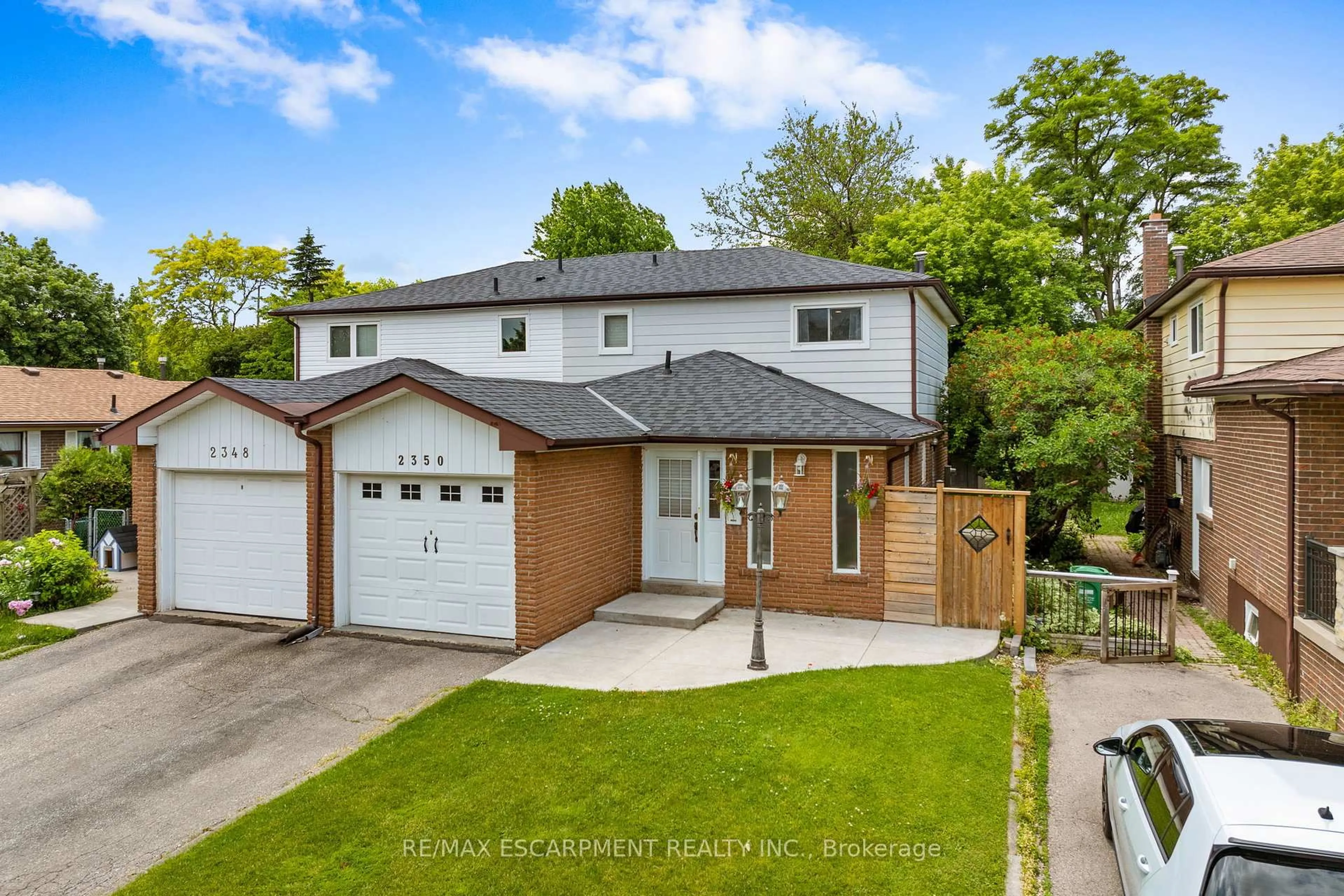A pic from outside/outdoor area/front of a property/back of a property/a pic from drone, street for 2350 Gareth Rd, Mississauga Ontario L5B 1Z5