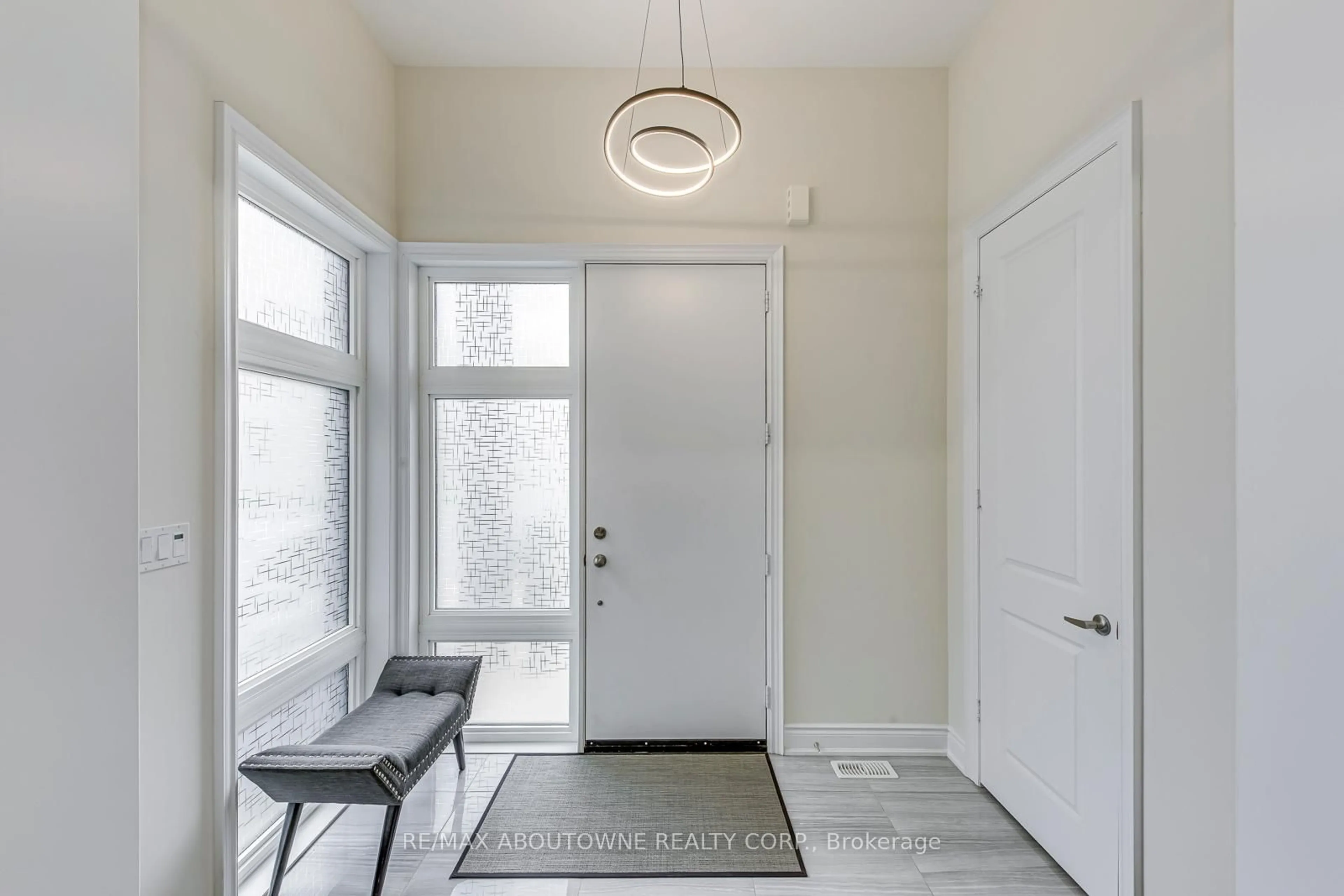 Indoor entryway for 2432 Edward Leaver Tr, Oakville Ontario L6M 5M2
