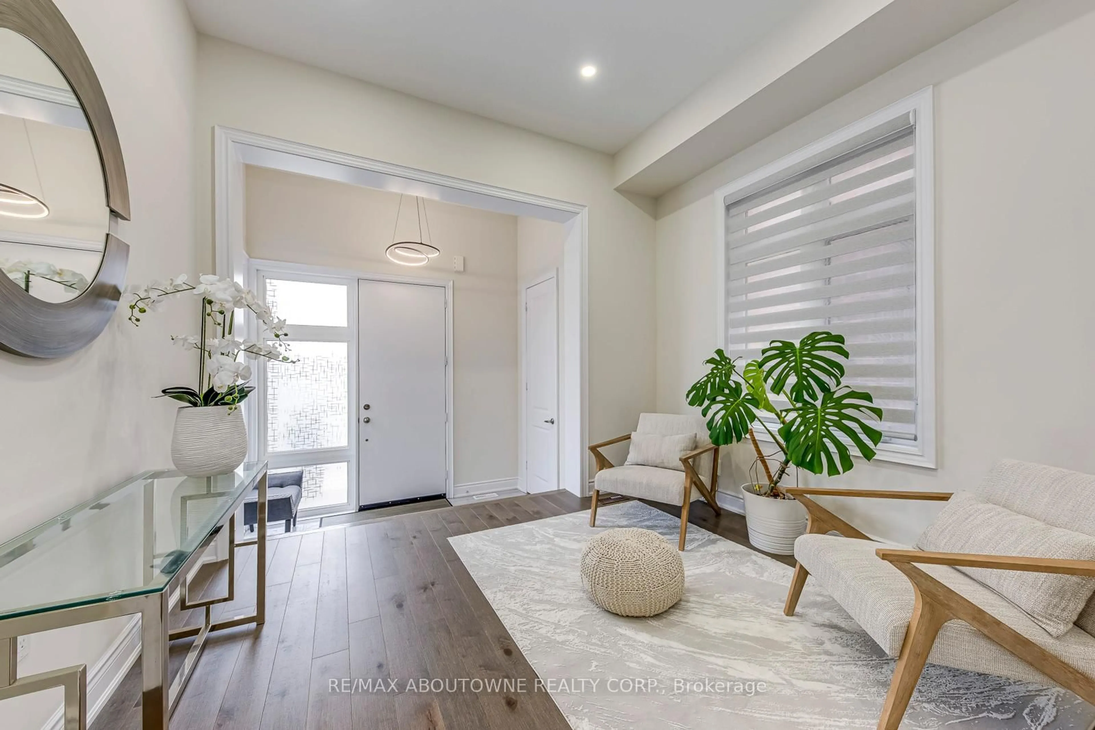 Indoor entryway for 2432 Edward Leaver Tr, Oakville Ontario L6M 5M2
