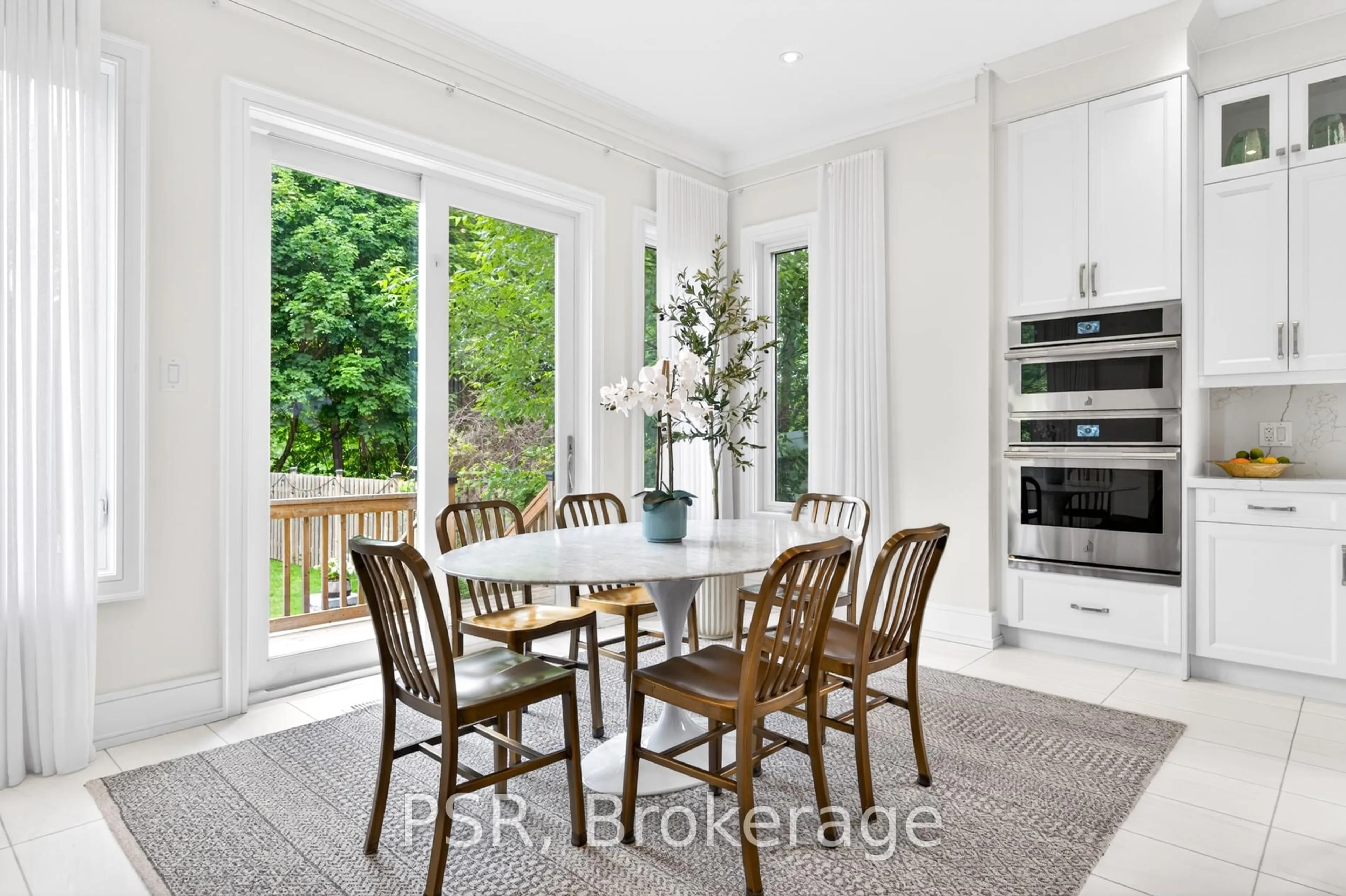 Open concept kitchen, unknown for 1337 Northaven Dr, Mississauga Ontario L5G 4E8