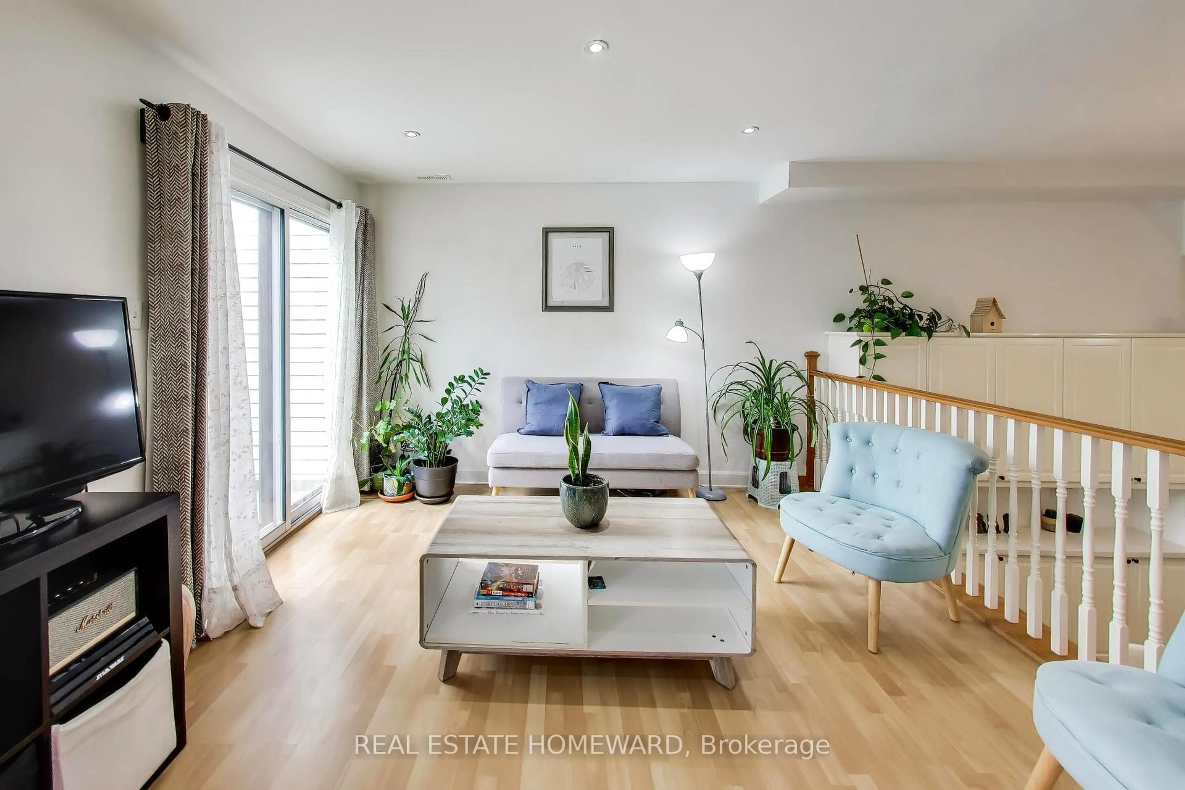 Living room with furniture, wood/laminate floor for 7251 Copenhagen Rd #36, Mississauga Ontario L5N 2H6