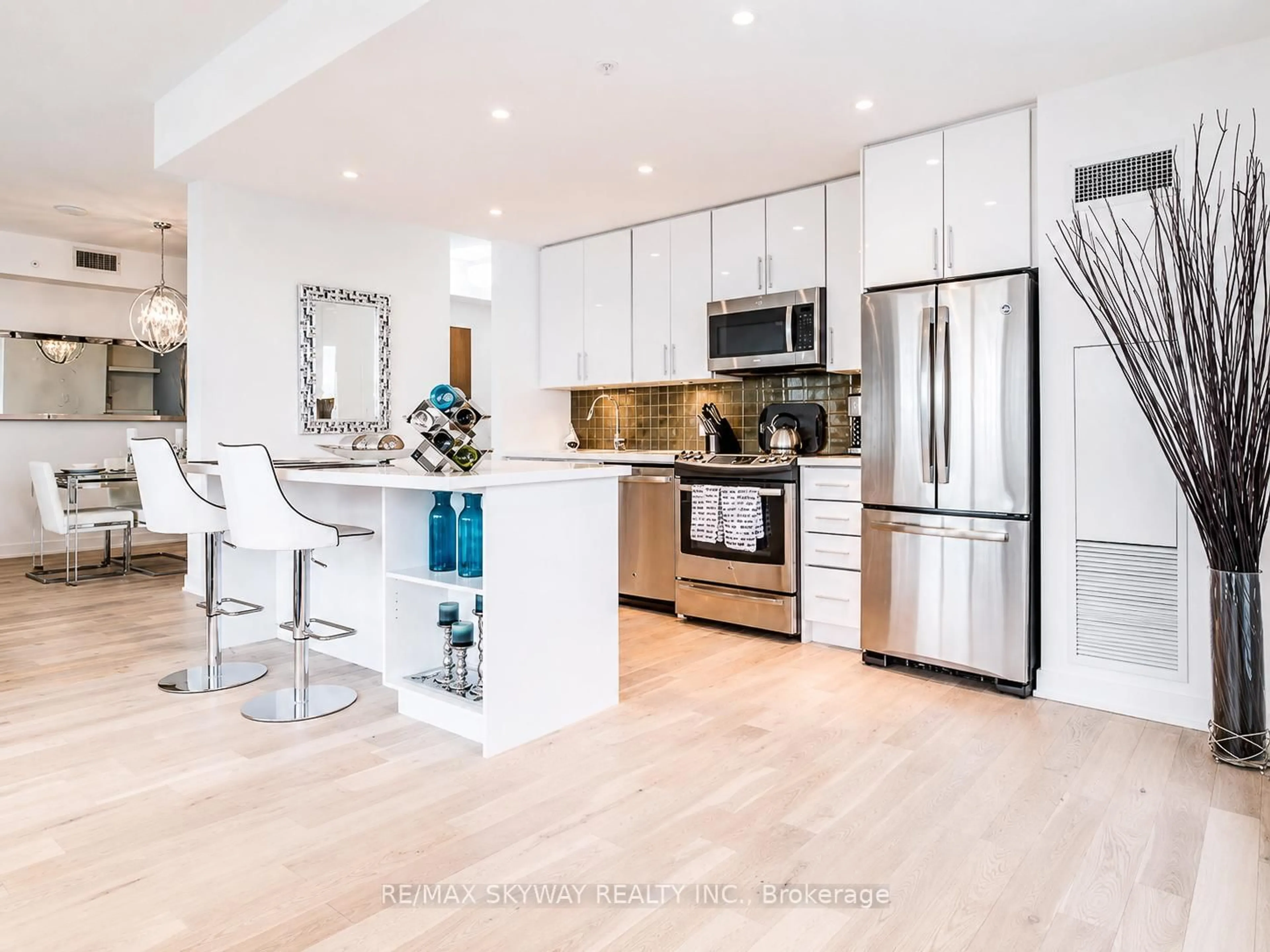 Open concept kitchen, unknown for 2212 Lakeshore Blvd #Lph03, Toronto Ontario M8V 0C2