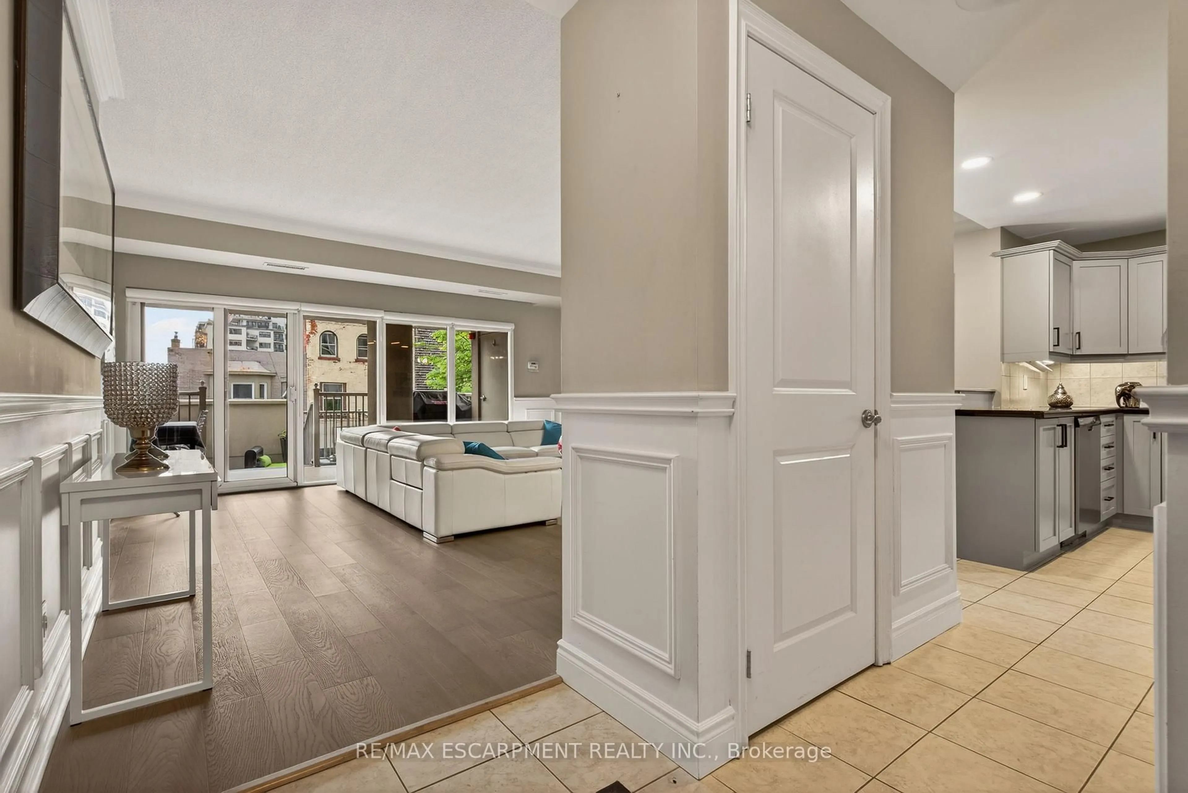 Unknown for 1477 Lakeshore Rd #202, Burlington Ontario L7S 1B5