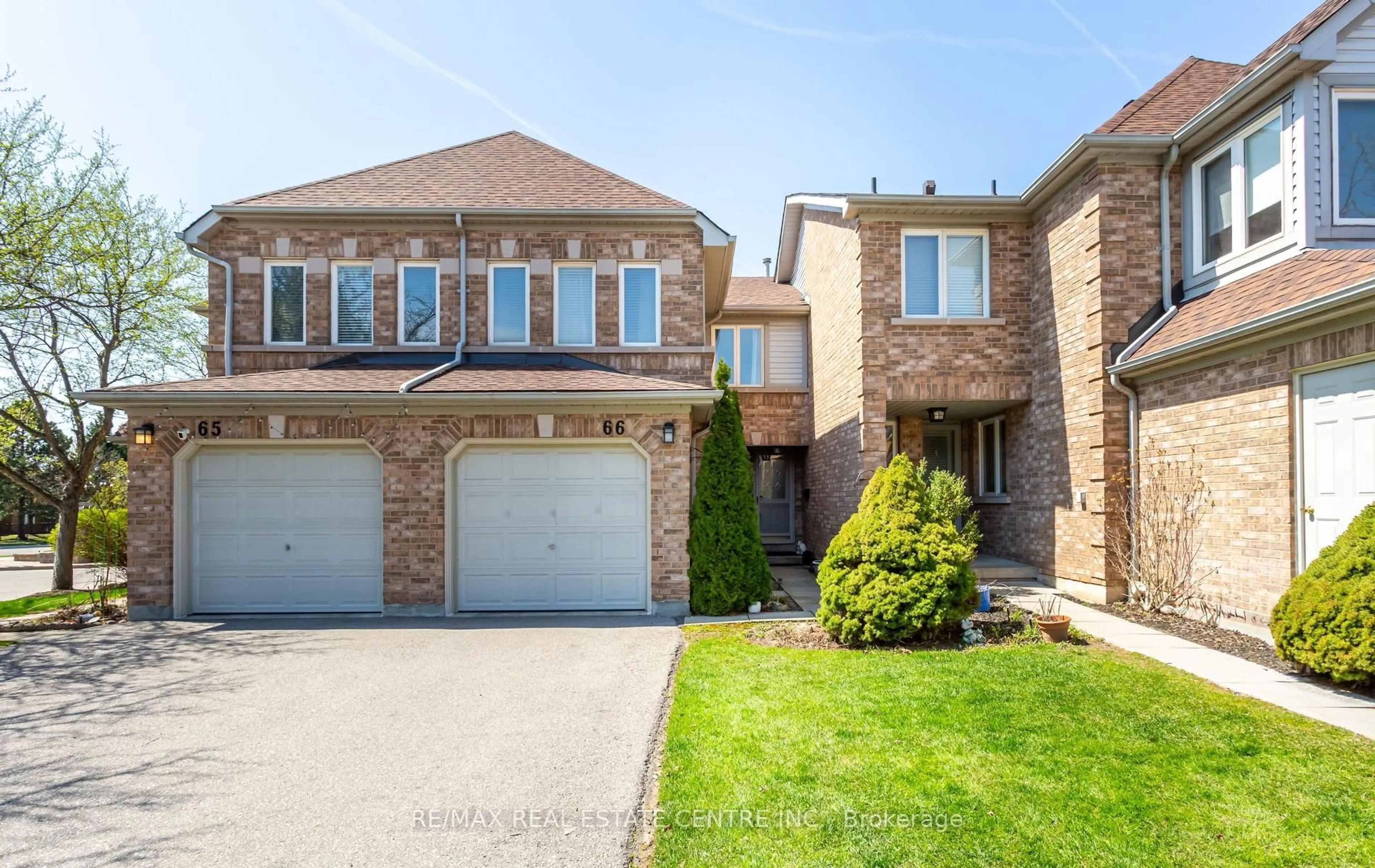 Home with brick exterior material, street for 2555 Thomas St #66, Mississauga Ontario L5M 5P6