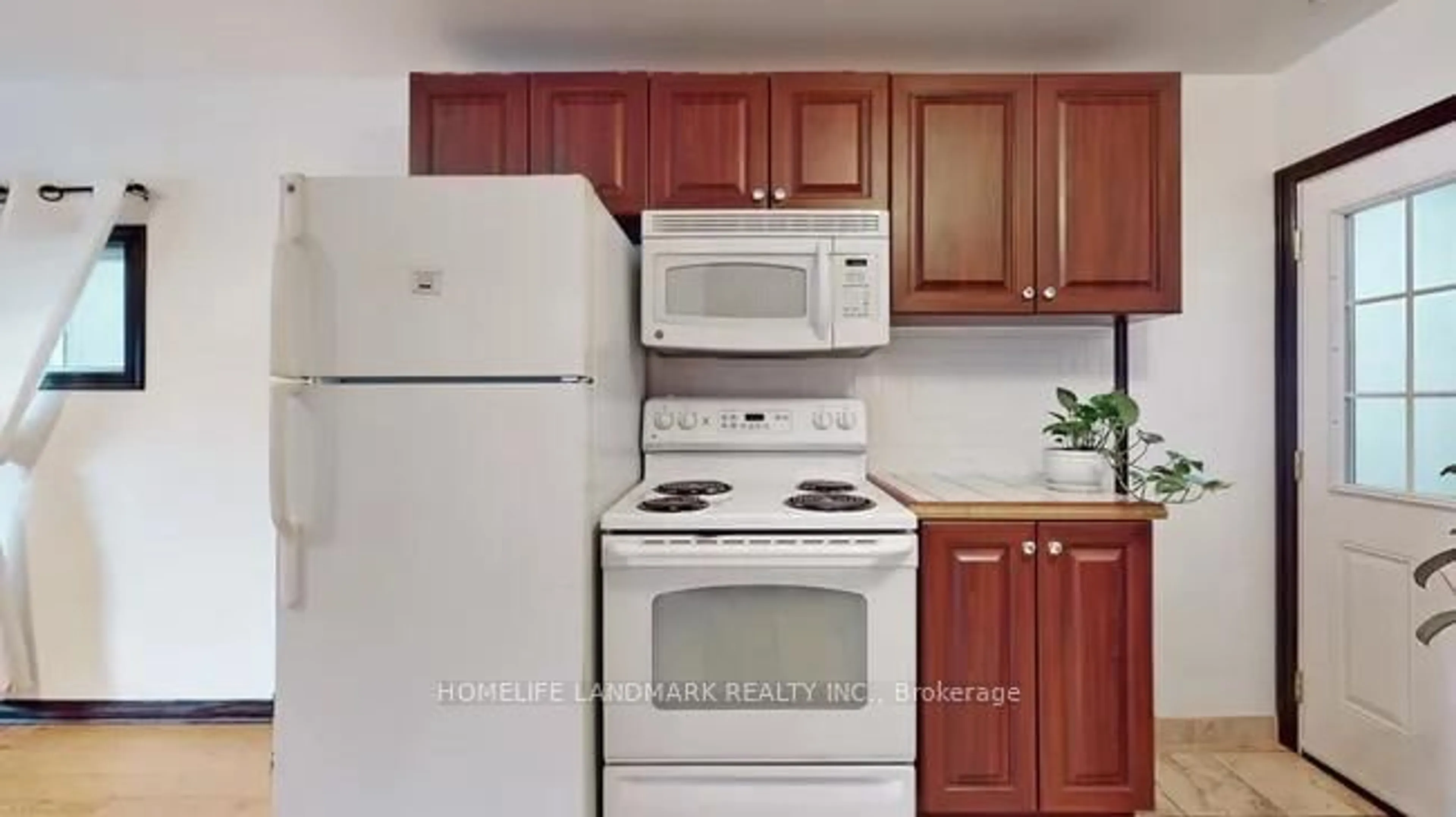 Standard kitchen, unknown for 15 Fourteenth St, Toronto Ontario M8V 3H8
