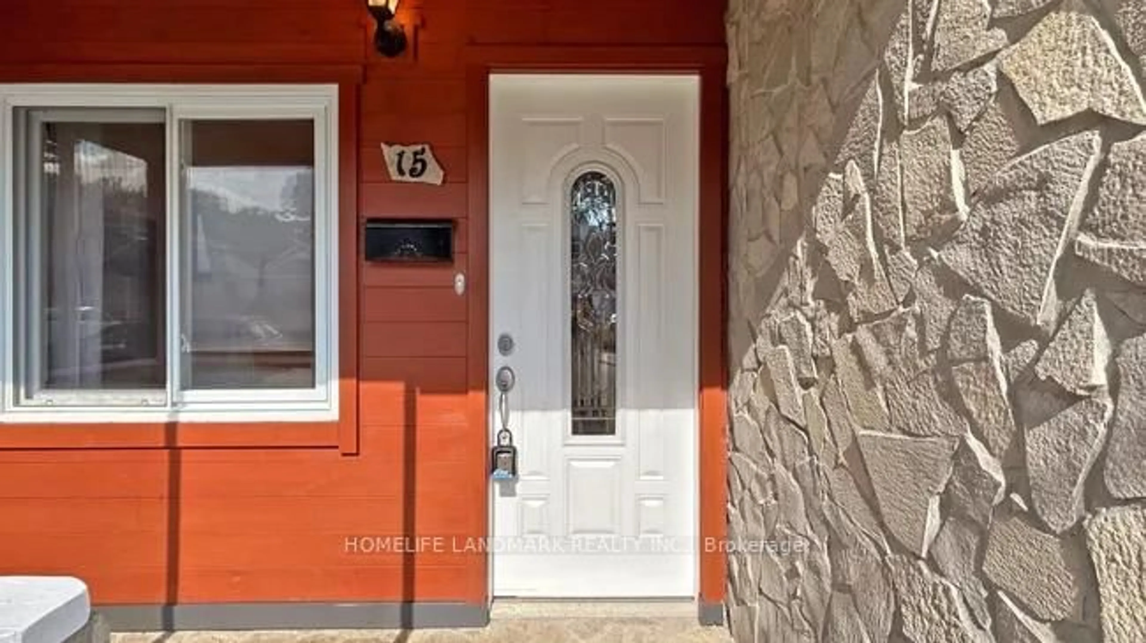 Indoor entryway for 15 Fourteenth St, Toronto Ontario M8V 3H8