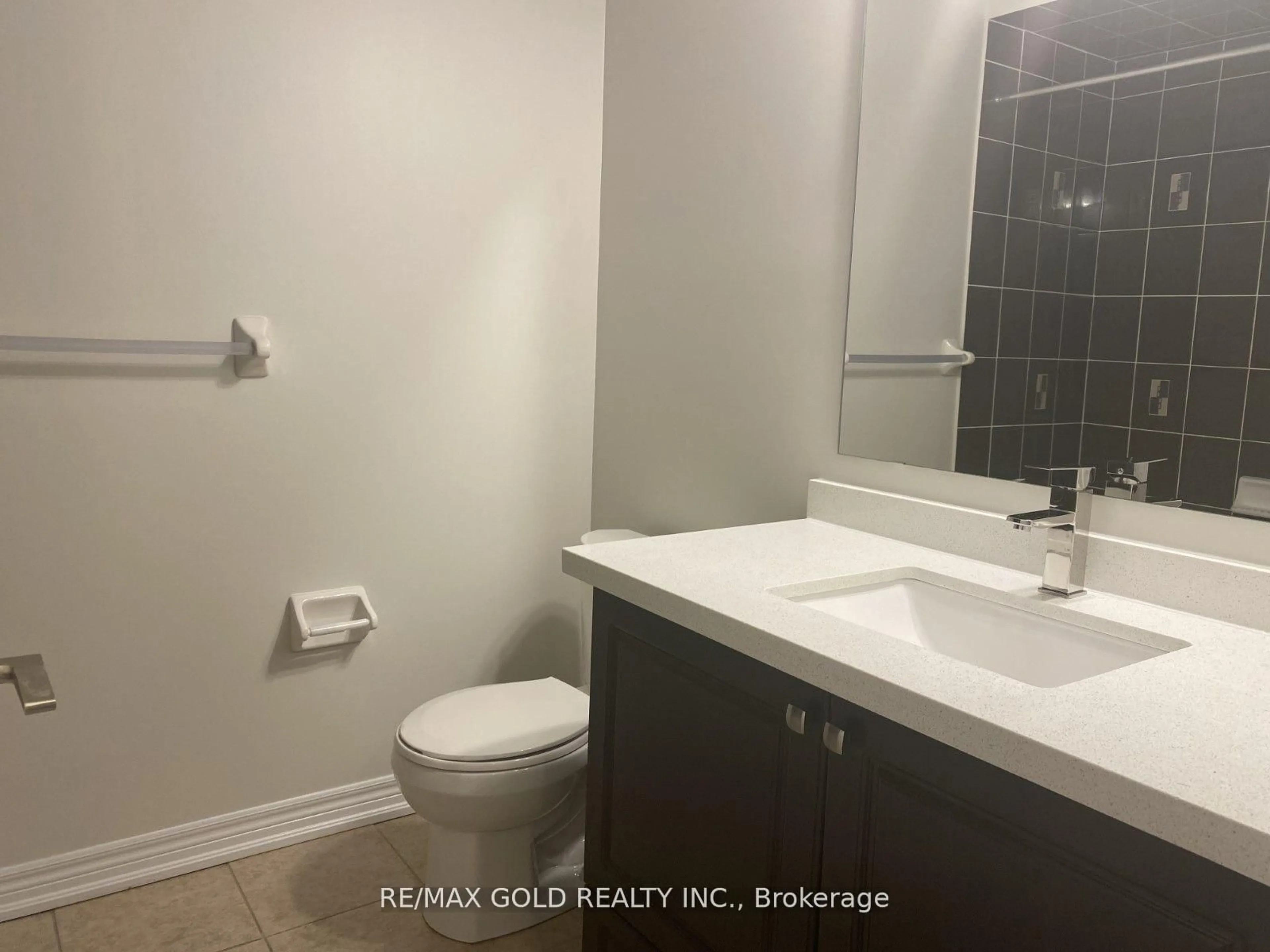 A pic of a room for 276 Gatwick Dr #205, Oakville Ontario L6H 7K3