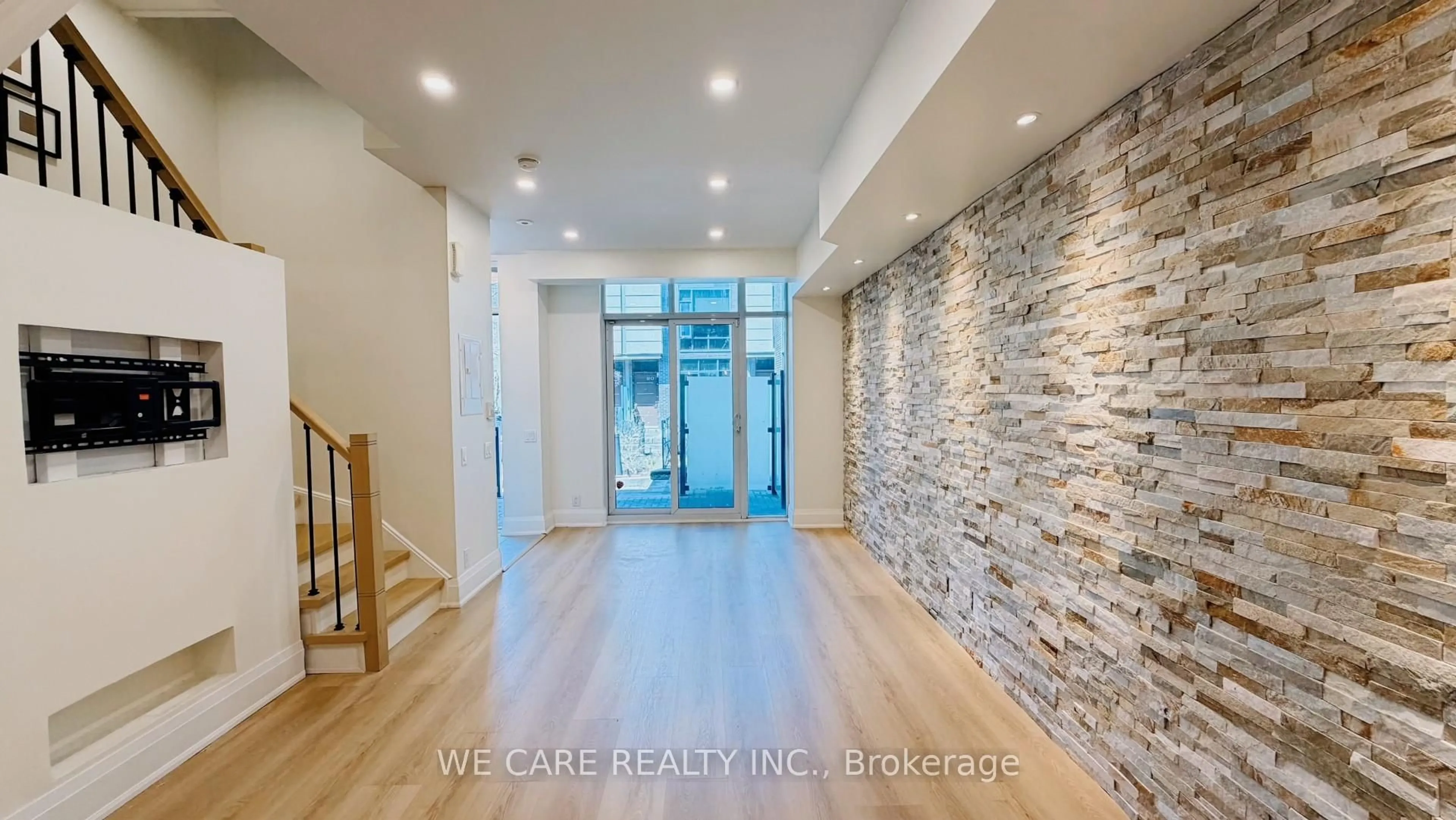 Indoor entryway for 15 Valhalla Inn Rd #15, Toronto Ontario M9B 0B3