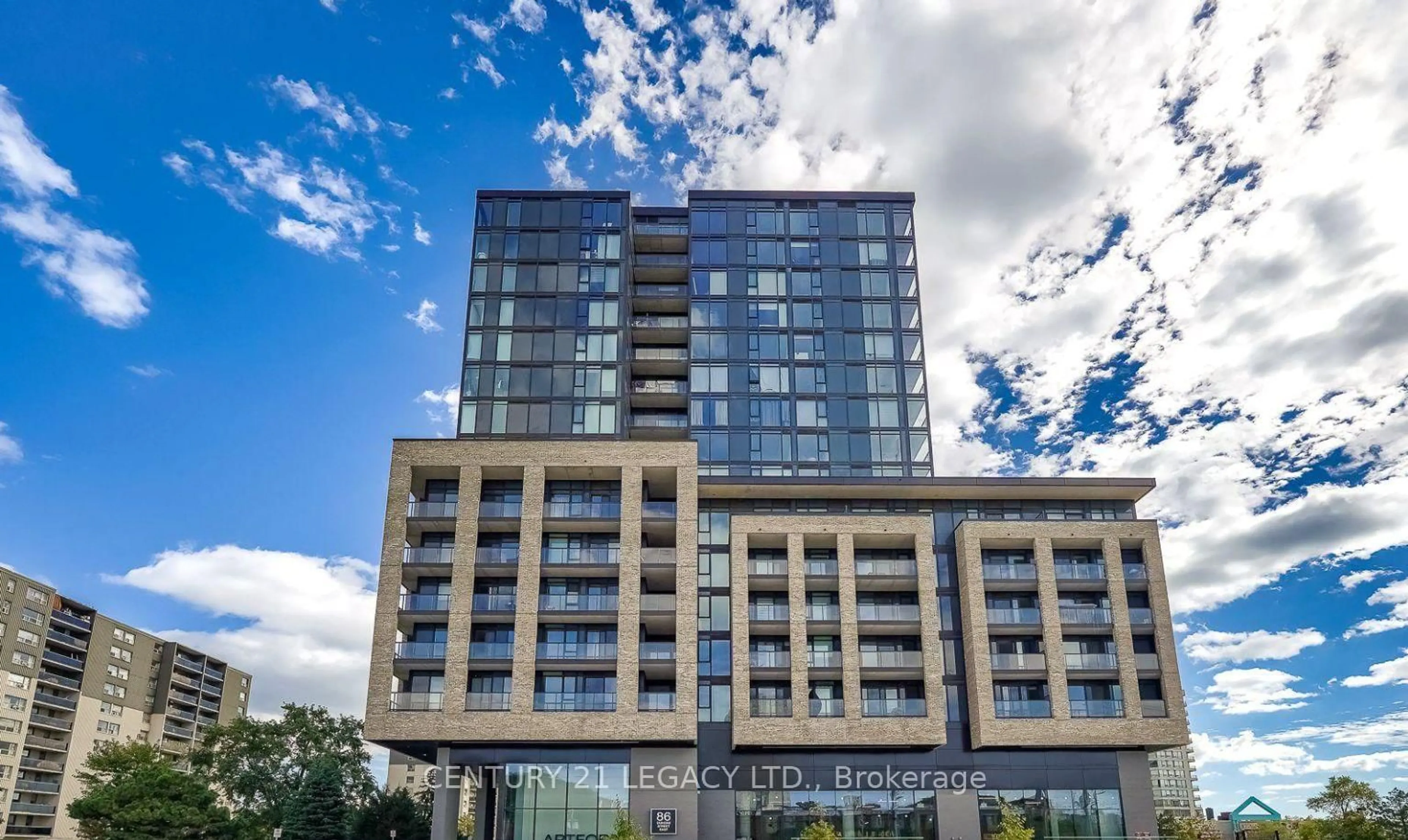 A pic from outside/outdoor area/front of a property/back of a property/a pic from drone, building for 86 Dundas St #821, Mississauga Ontario L5A 1W4