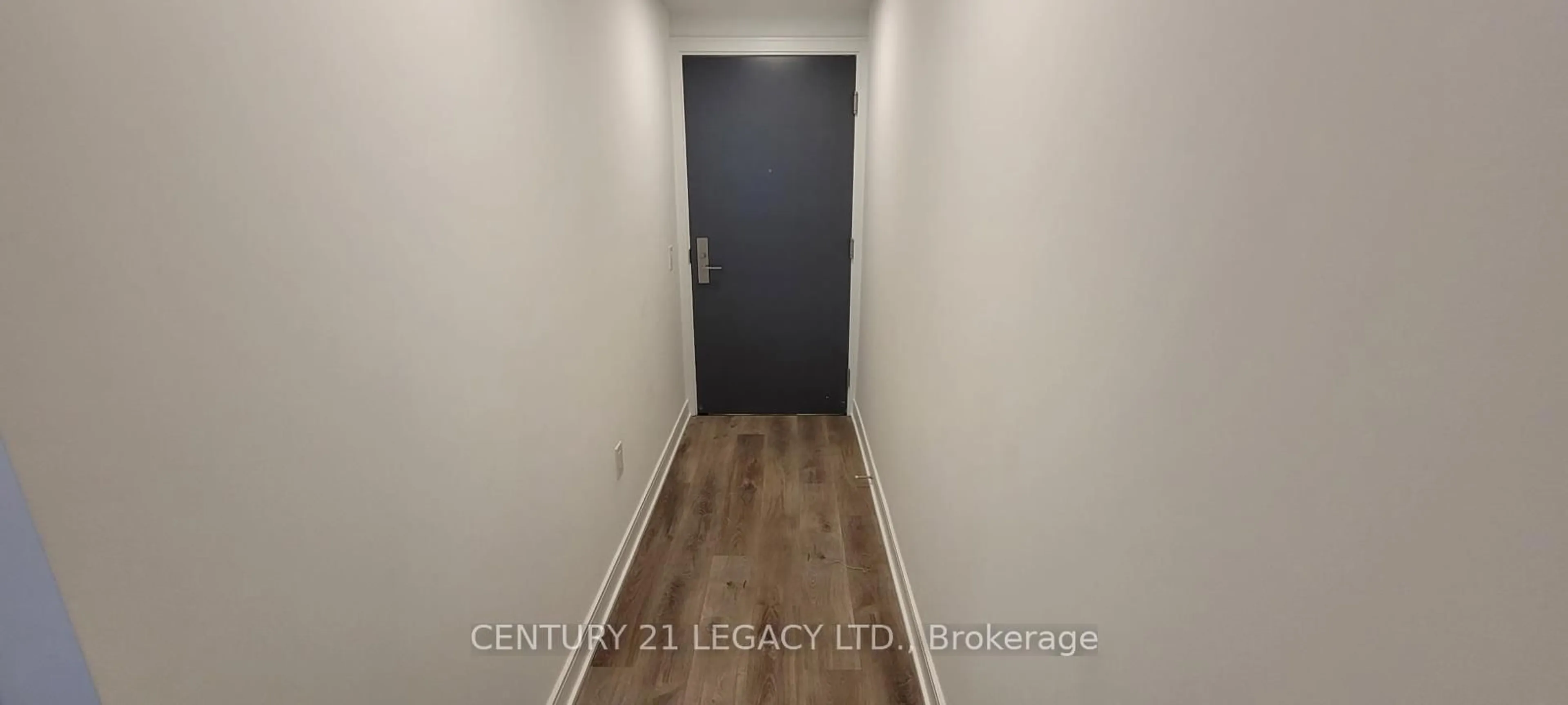 Indoor entryway for 86 Dundas St #821, Mississauga Ontario L5A 1W4