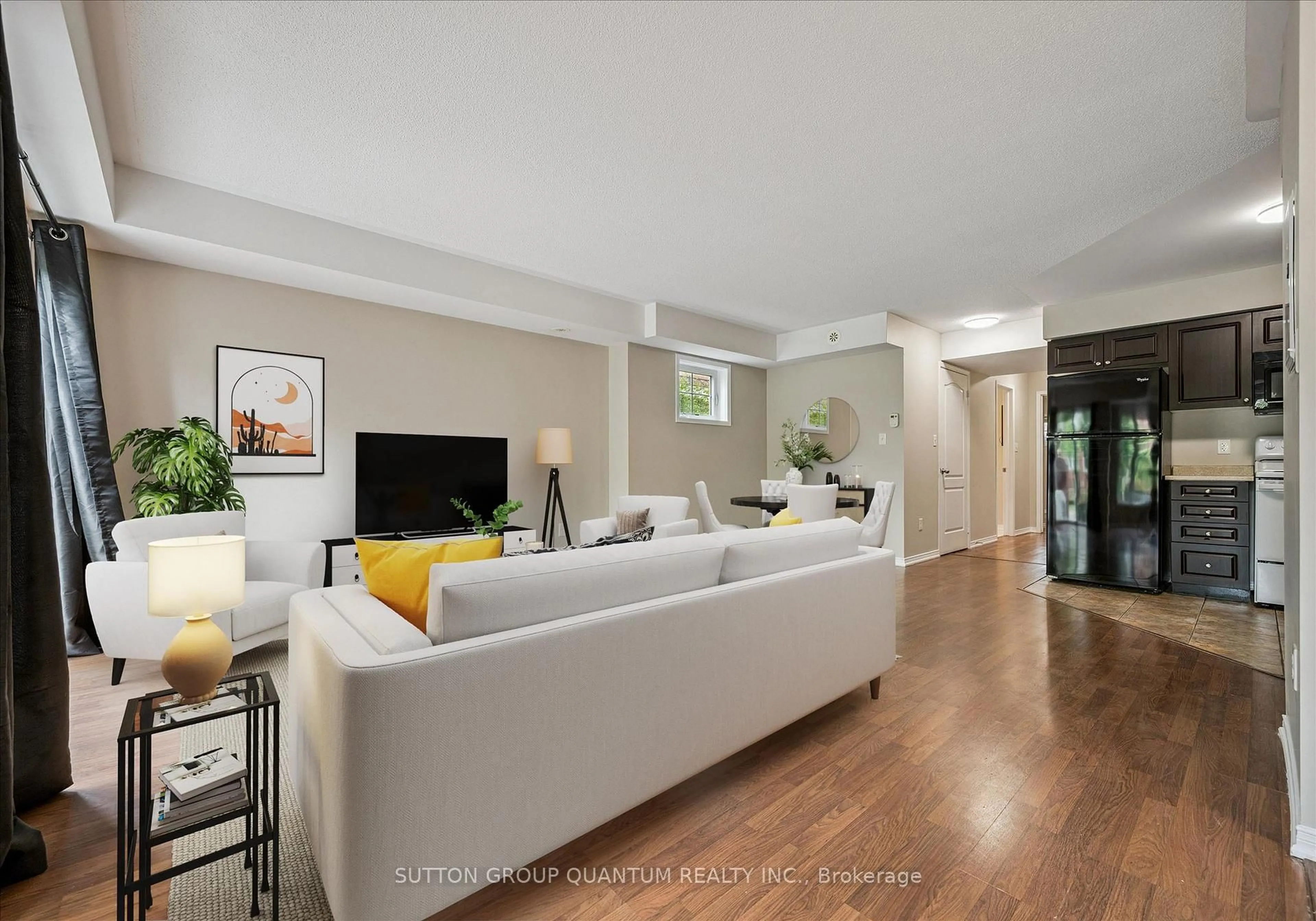 Living room with furniture, unknown for 43 Hays Blvd #4, Oakville Ontario L6H 0J1