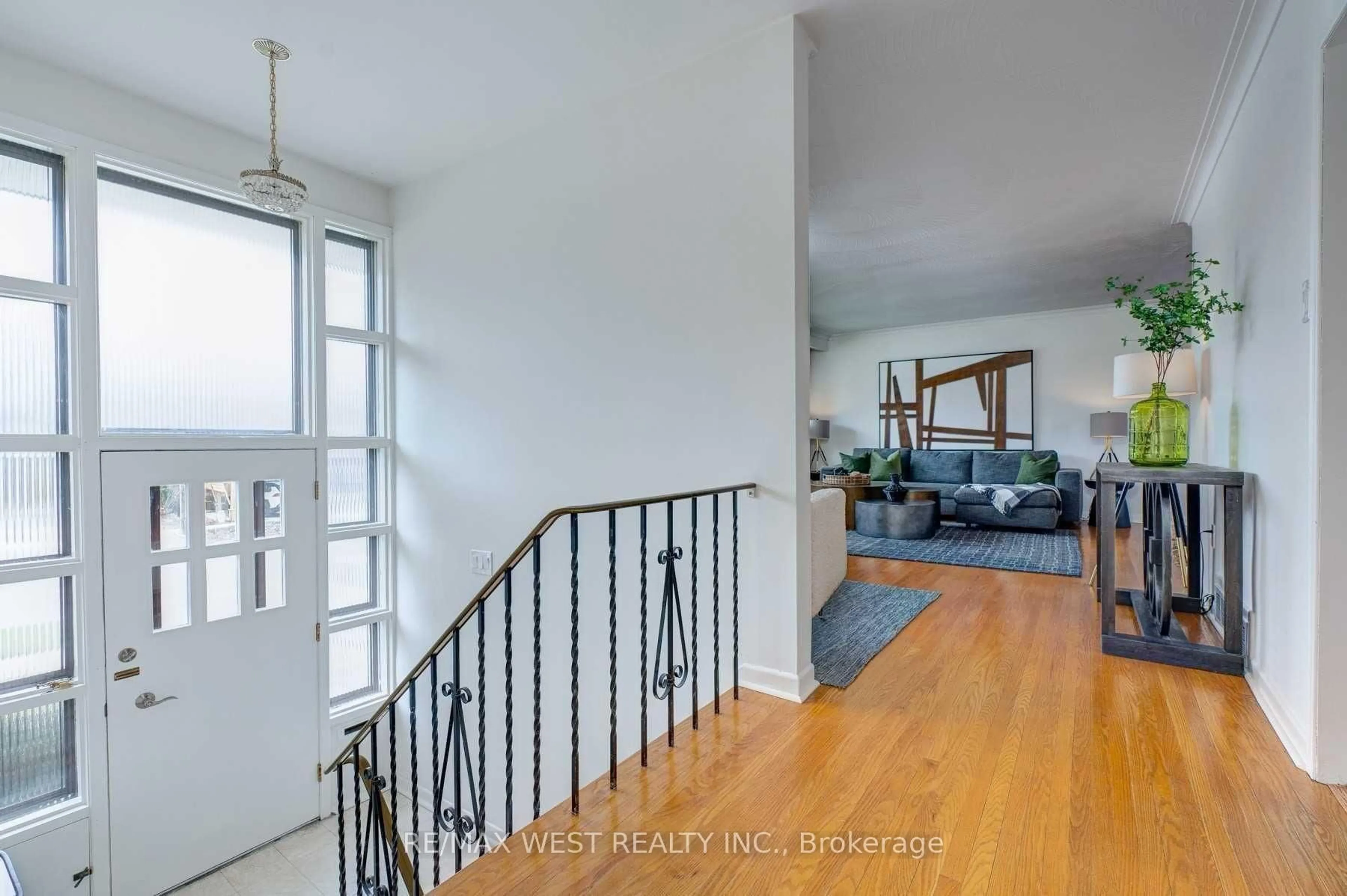 Unknown for 29 Fulwell Cres, Toronto Ontario M3J 1Y4
