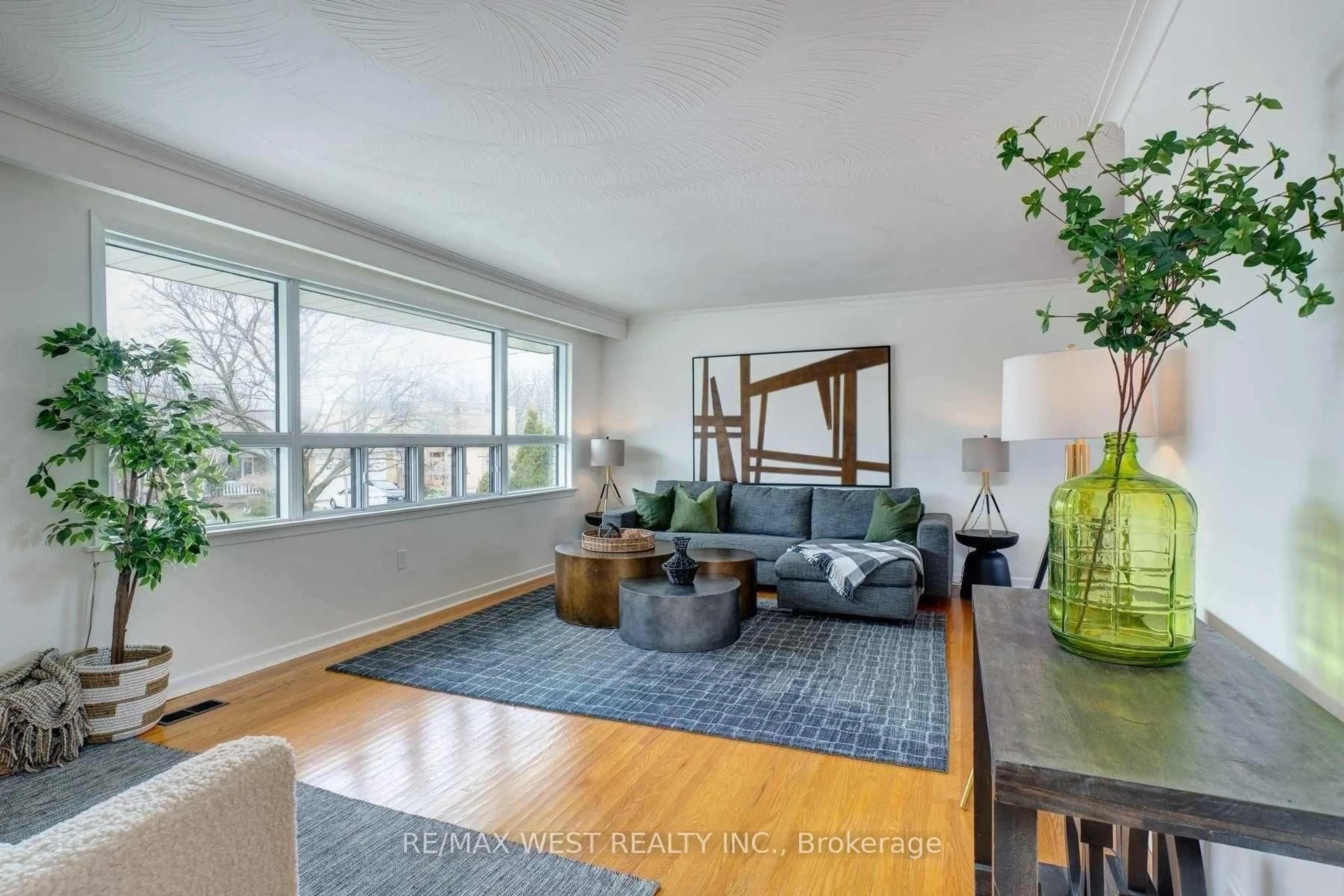 Living room with furniture, unknown for 29 Fulwell Cres, Toronto Ontario M3J 1Y4