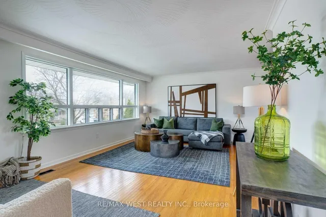 29 Fulwell Cres, Toronto 3