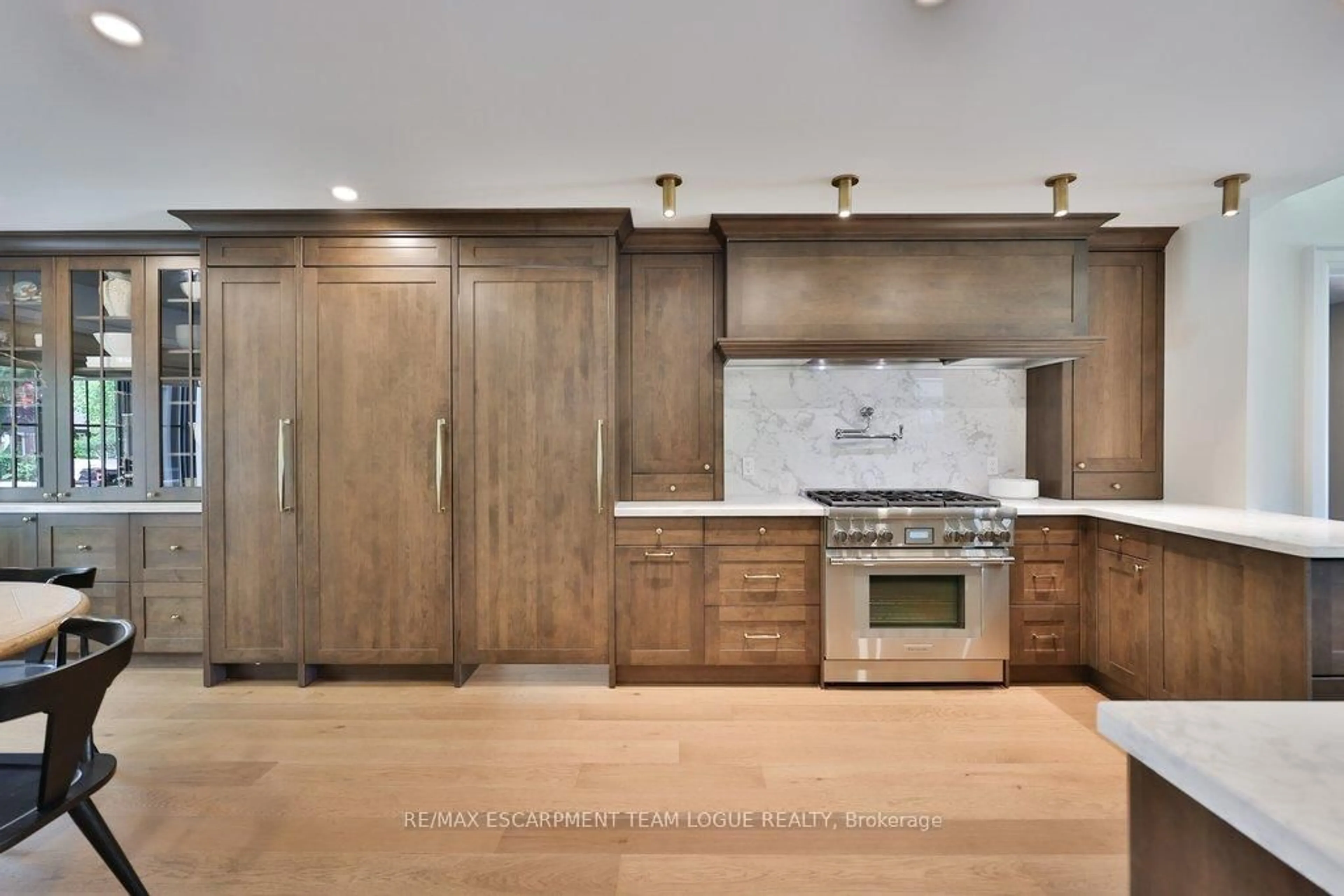 Contemporary kitchen, unknown for 211 Ascot Pl, Burlington Ontario L7T 1Y3