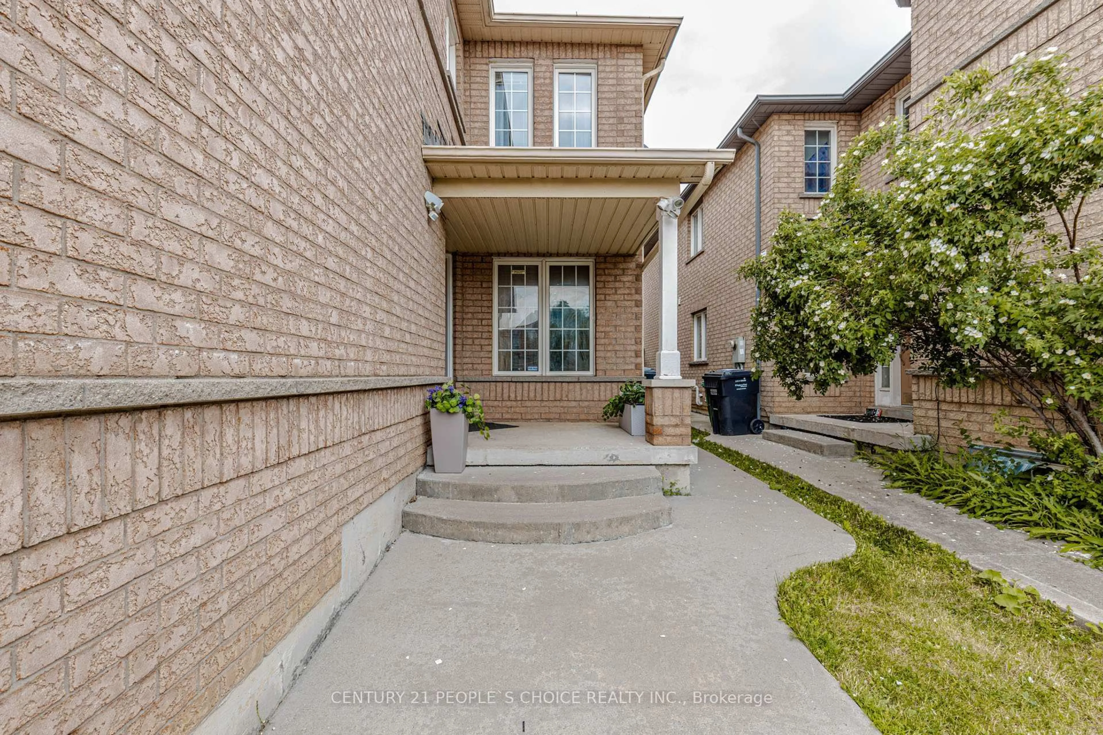 Home with brick exterior material, street for 5889 Stonebriar Cres, Mississauga Ontario L5V 2T7
