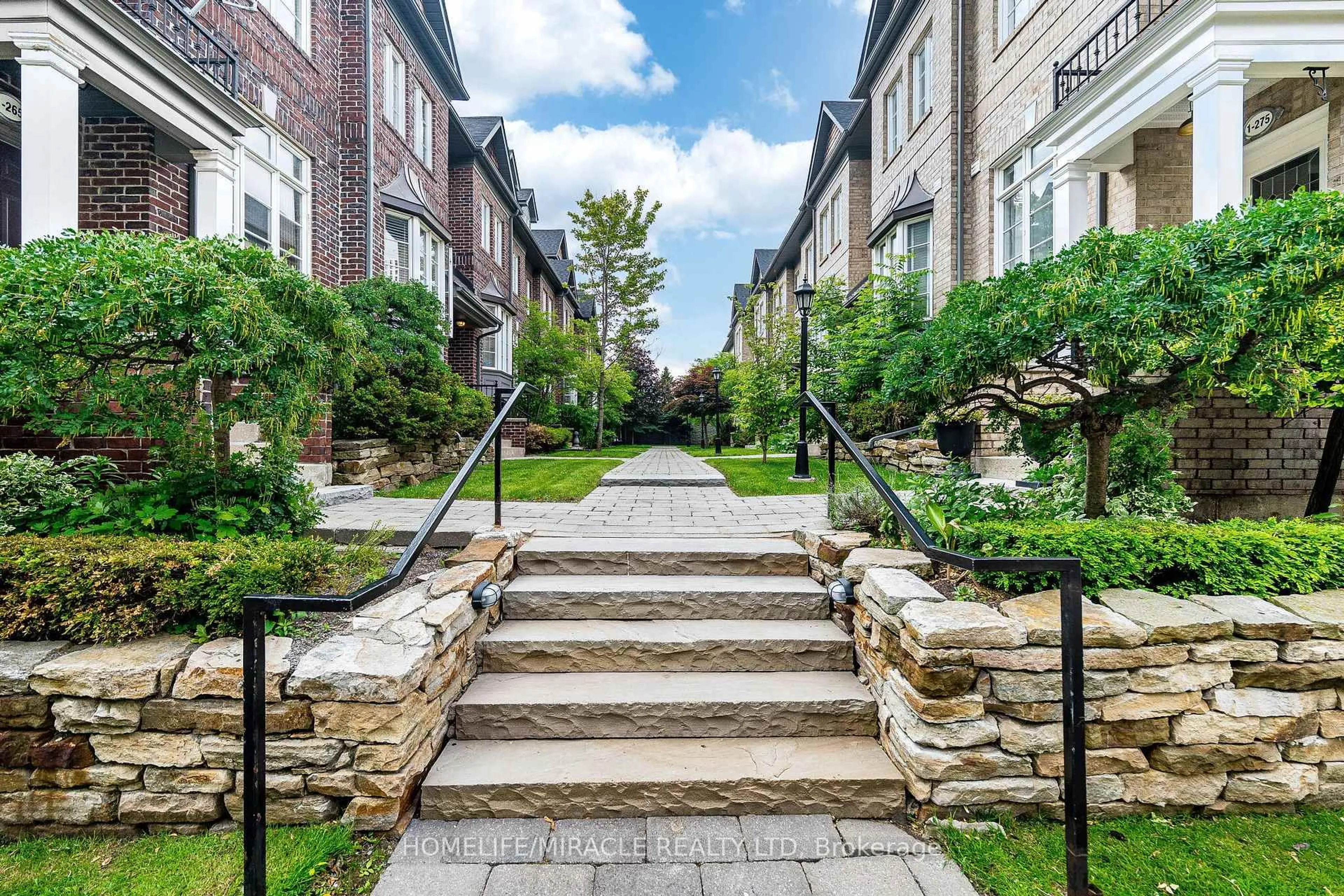 Patio, street for 265 Van Dusen Blvd #1, Toronto Ontario M8Z 3J2