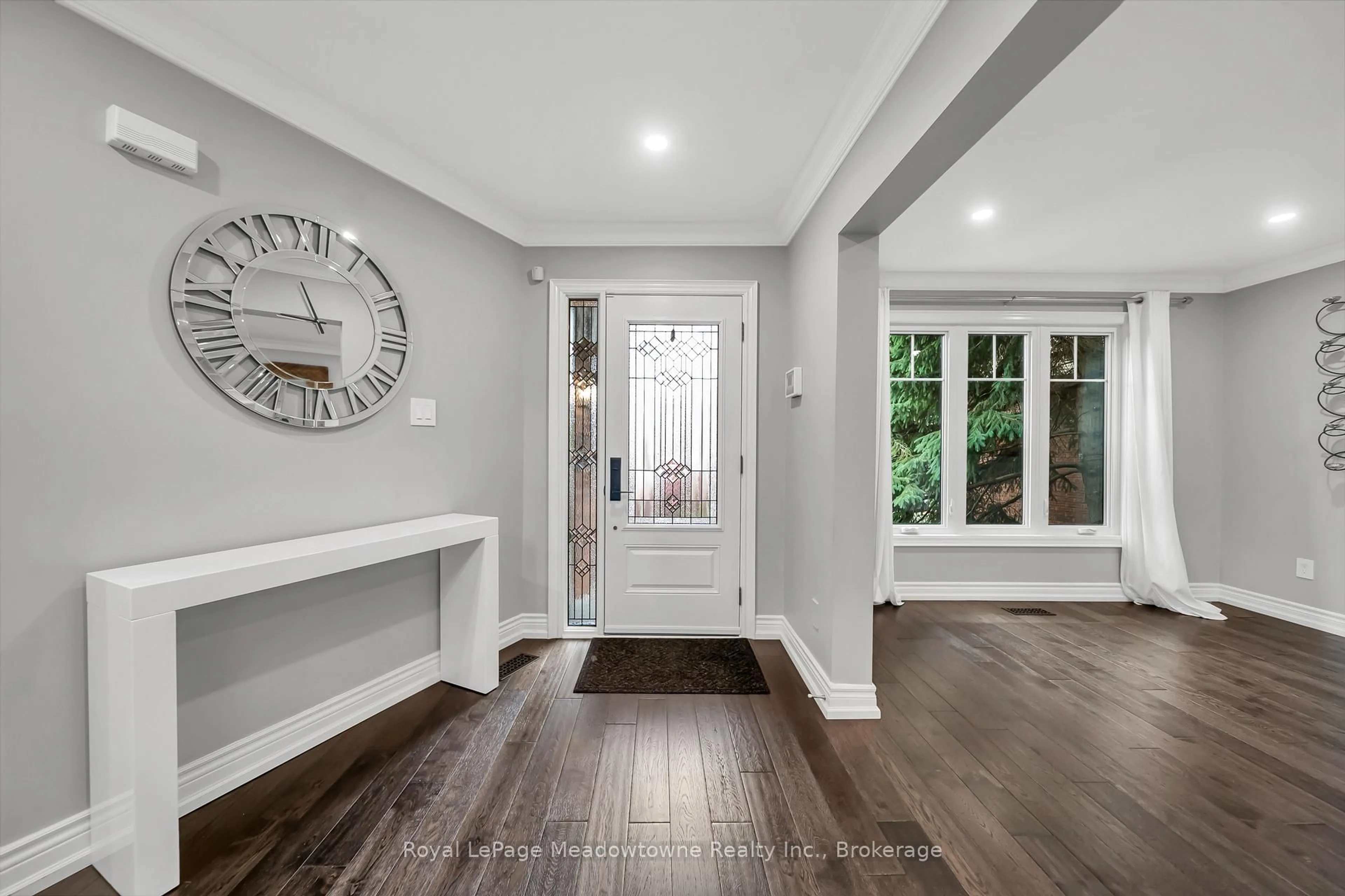 Indoor entryway for 2135 Chrisdon Rd, Burlington Ontario L7M 3S4