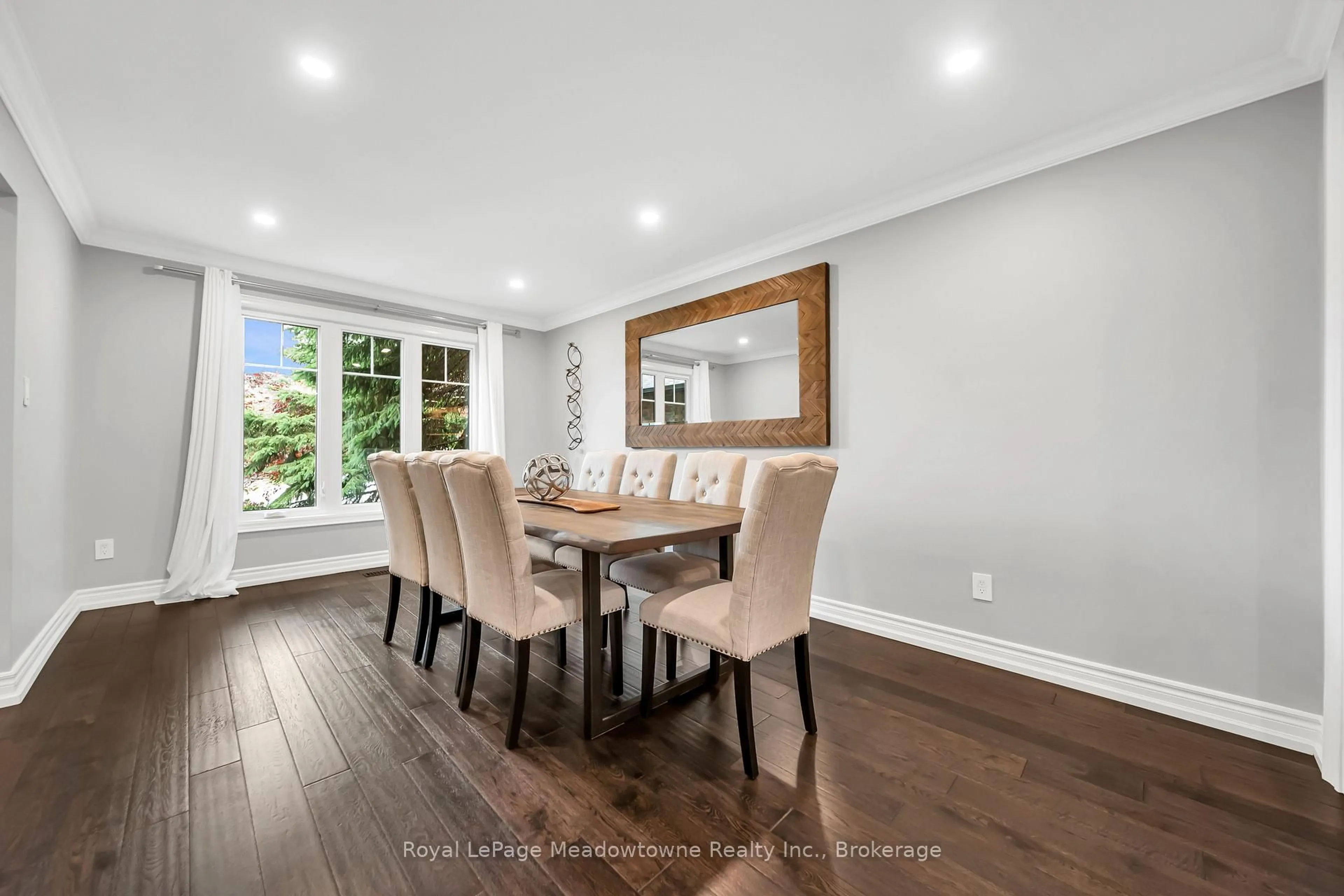 Dining room, wood/laminate floor for 2135 Chrisdon Rd, Burlington Ontario L7M 3S4