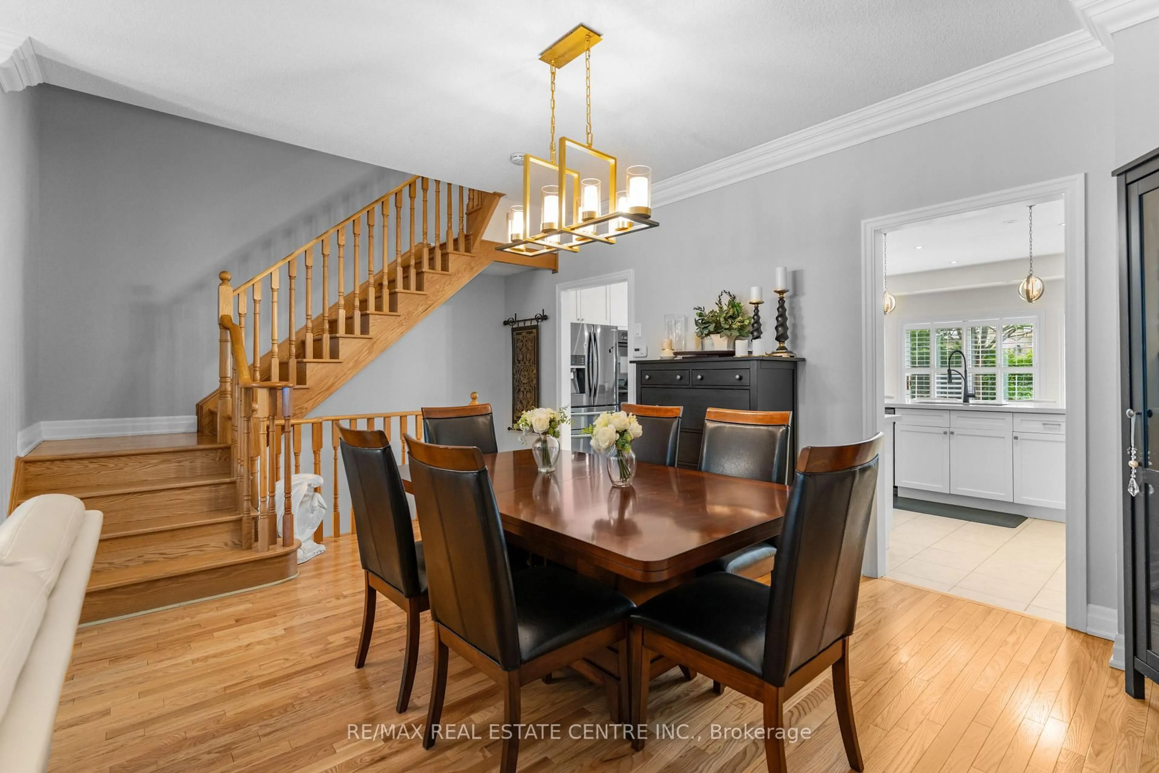 Dining room, wood/laminate floor for 12 St Lawrence Dr, Mississauga Ontario L5G 4V1
