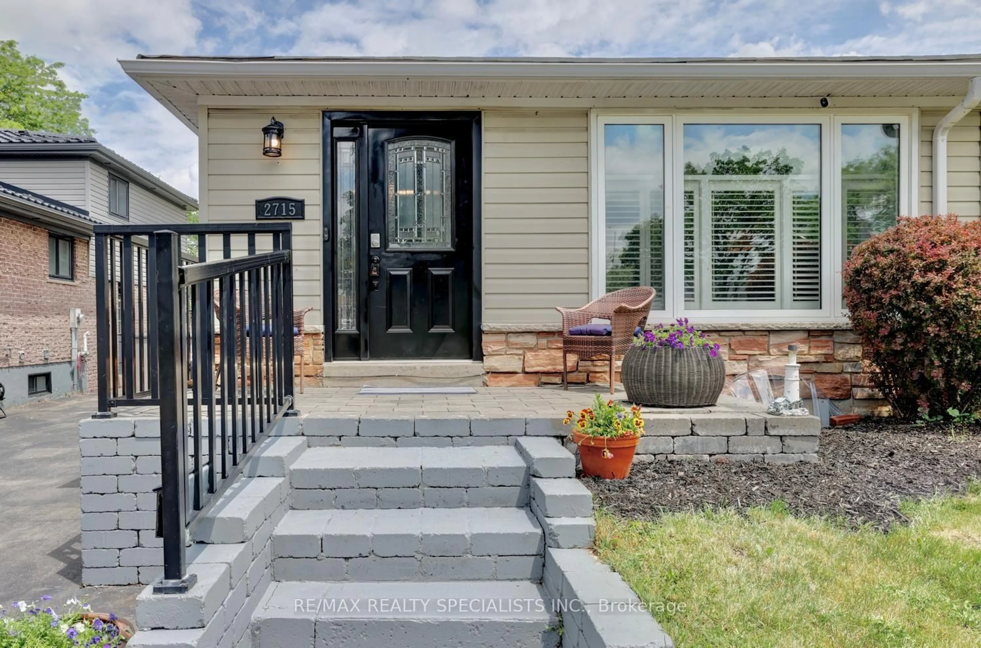 Unknown for 2715 Hollington Cres, Mississauga Ontario L5K 1E8